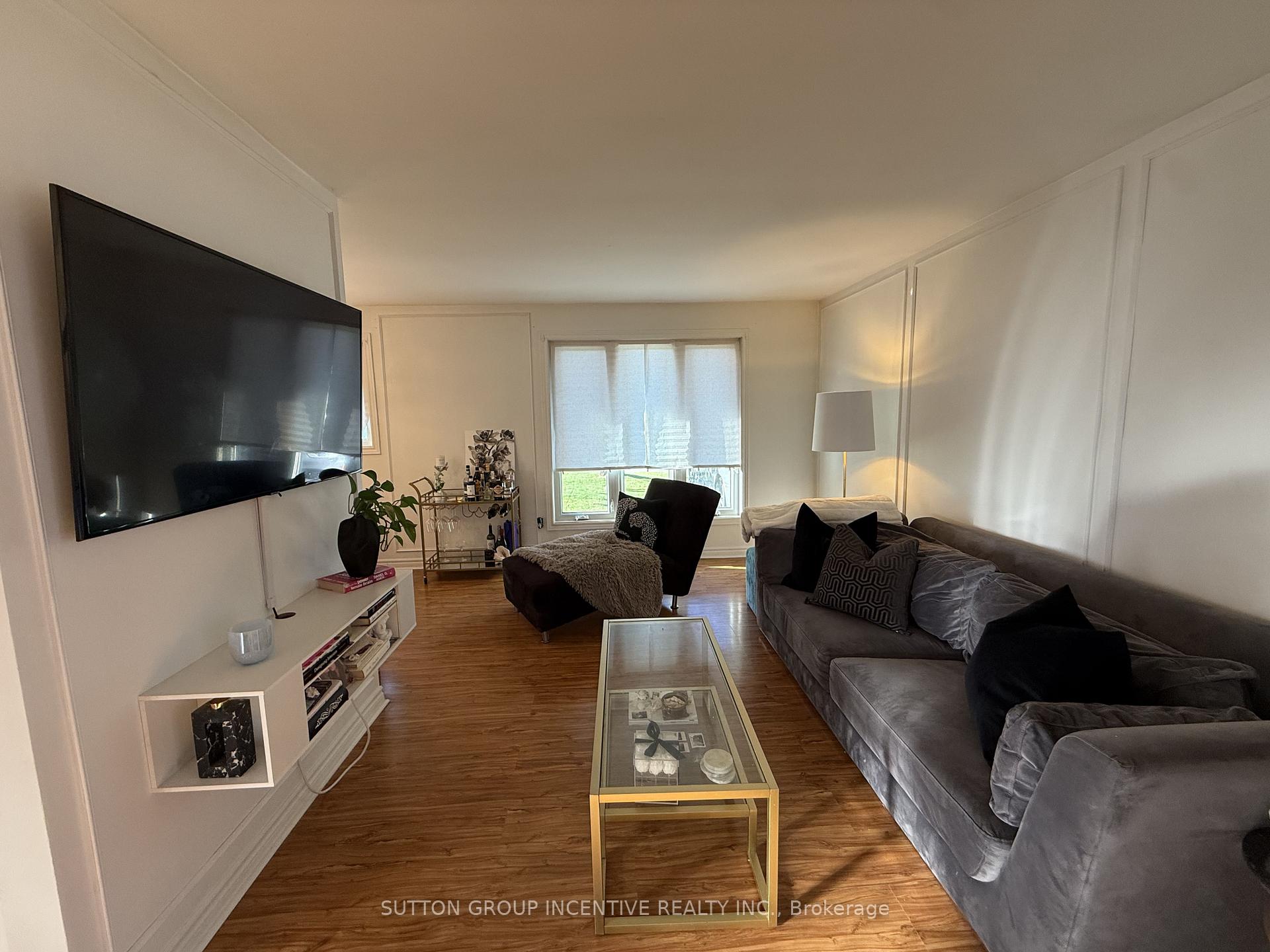 Photo 2 of 24 Frost Trail, Barrie, Letitia Heights — HOMEH