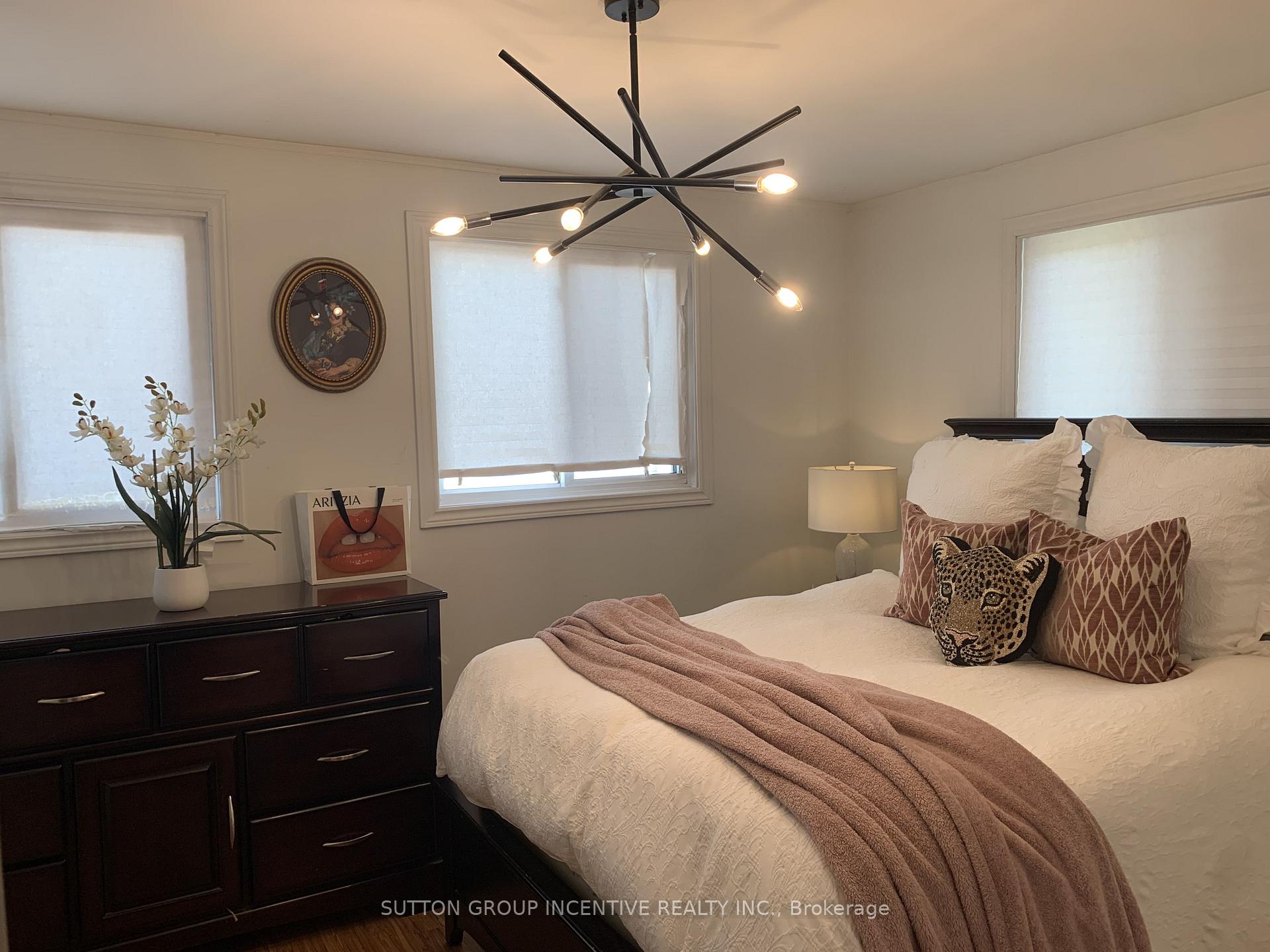 Photo 9 of 24 Frost Trail, Barrie, Letitia Heights — HOMEH