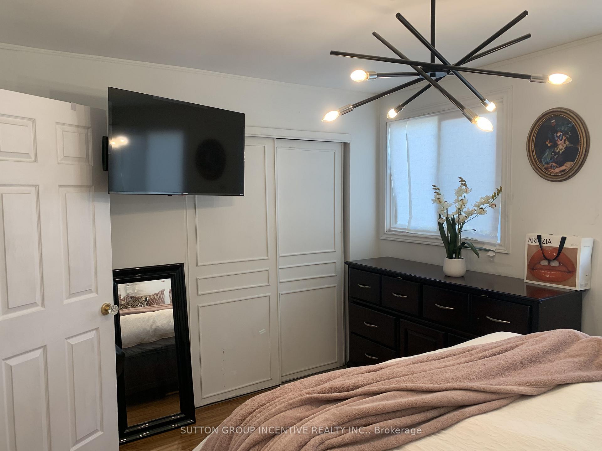 Photo 10 of 24 Frost Trail, Barrie, Letitia Heights — HOMEH