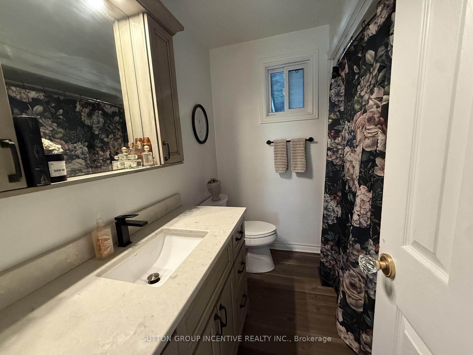 Photo 11 of 24 Frost Trail, Barrie, Letitia Heights — HOMEH