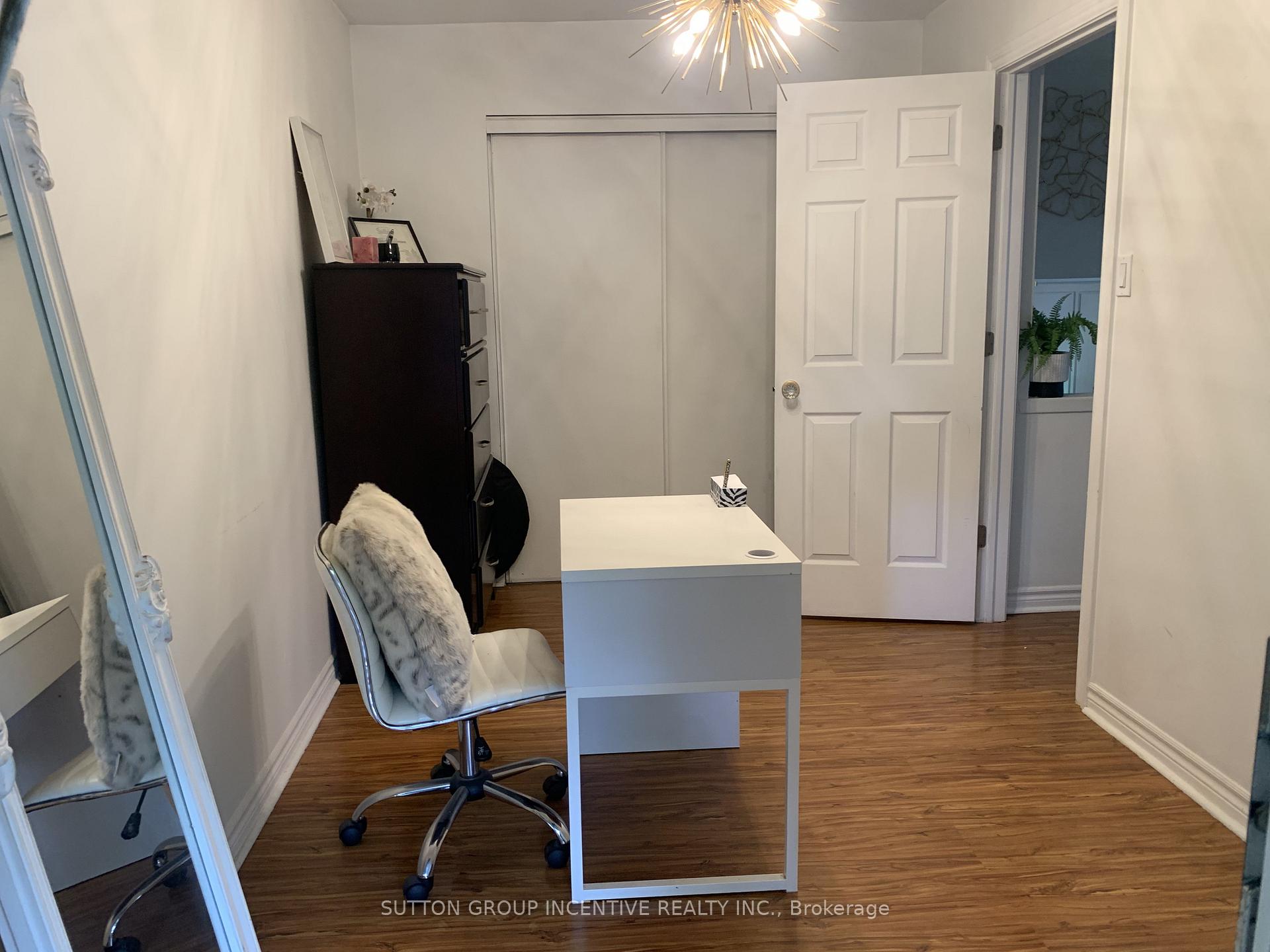 Photo 13 of 24 Frost Trail, Barrie, Letitia Heights — HOMEH