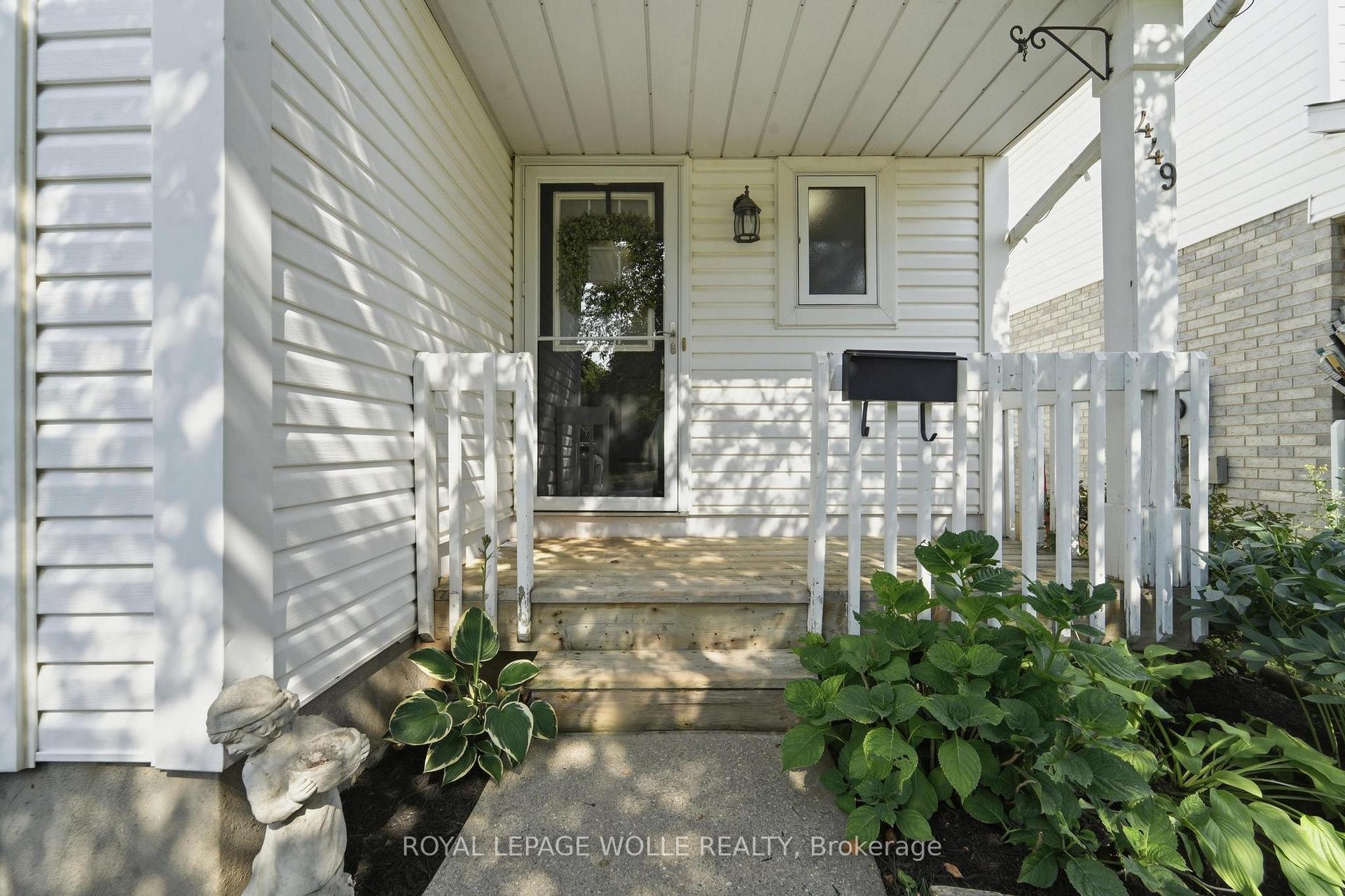 Photo 3 of 449 Exmoor Street, Waterloo, Bridgeport — HOMEH