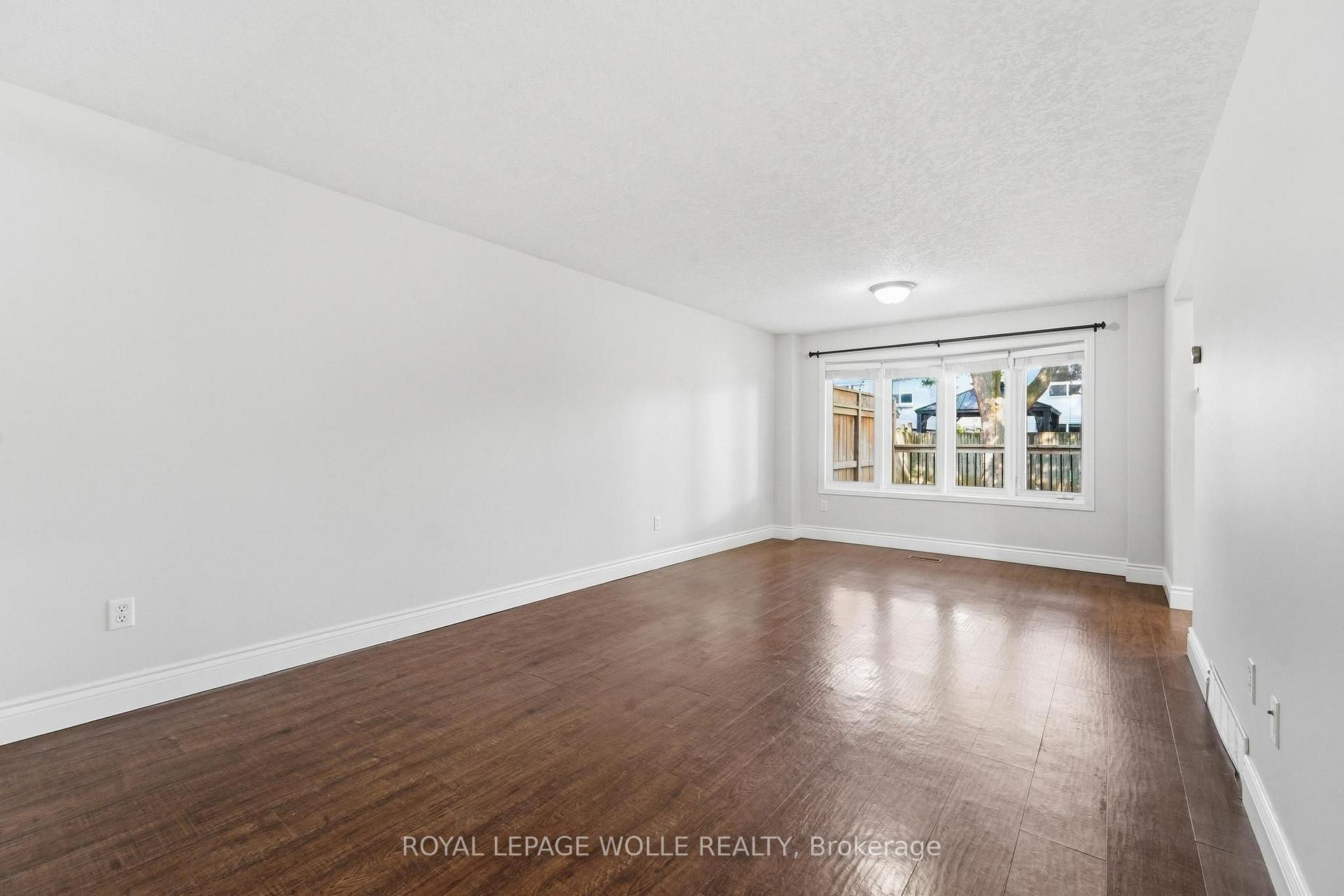 Photo 4 of 449 Exmoor Street, Waterloo, Bridgeport — HOMEH