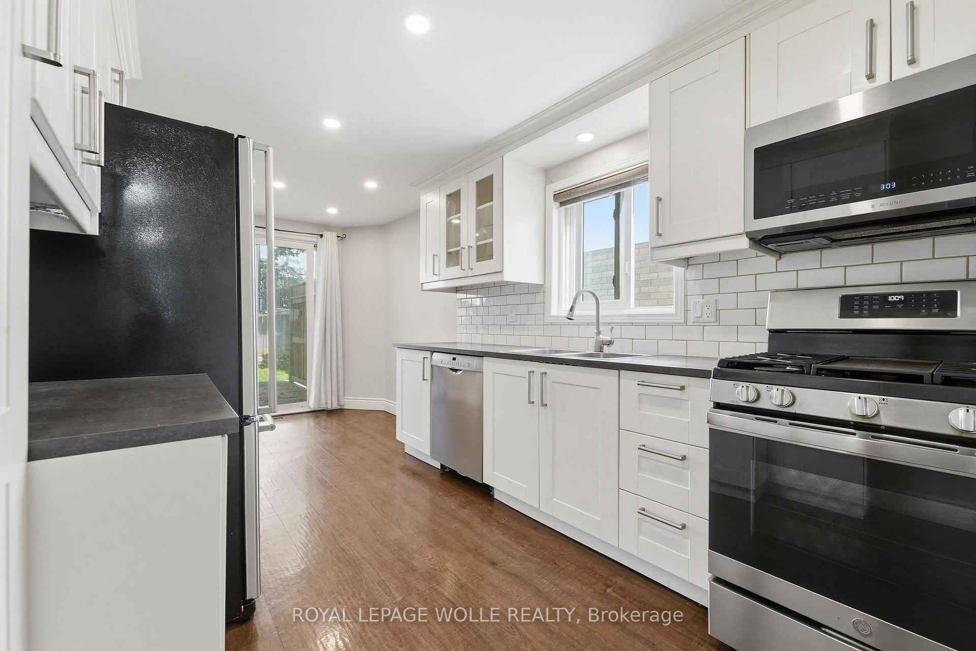 Photo 8 of 449 Exmoor Street, Waterloo, Bridgeport — HOMEH