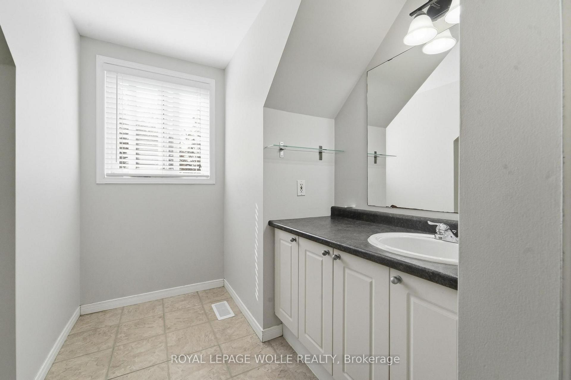 Photo 23 of 449 Exmoor Street, Waterloo, Bridgeport — HOMEH