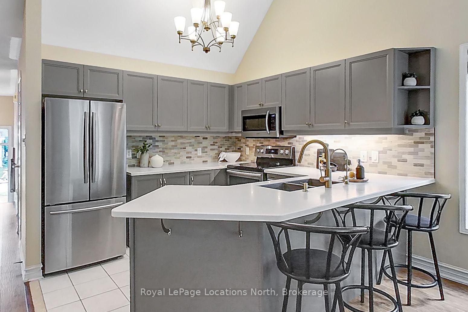Photo 3 of 25 Green Briar Drive, Collingwood — HOMEH