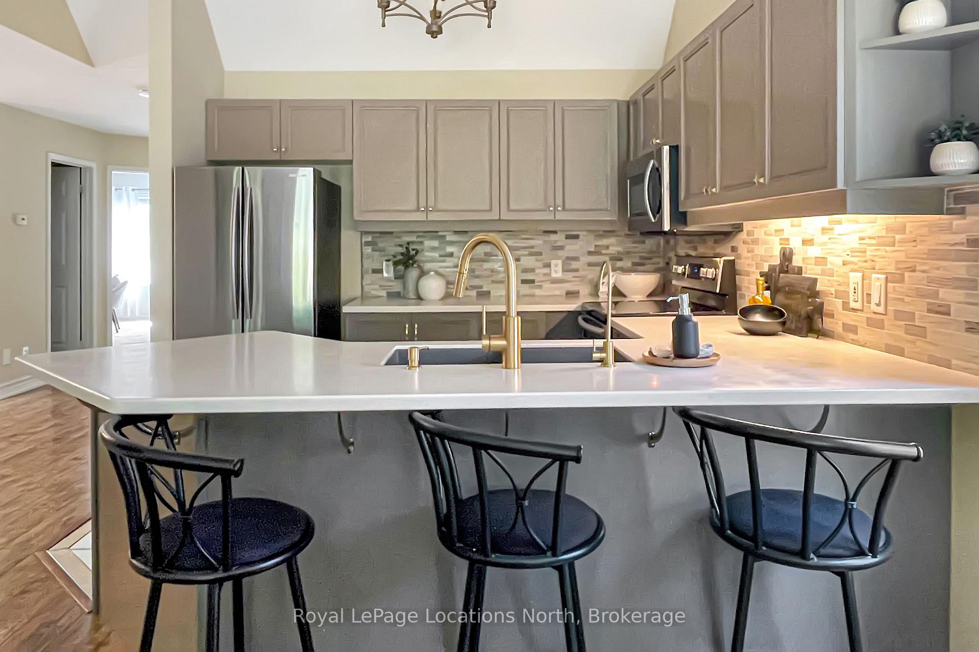 Photo 5 of 25 Green Briar Drive, Collingwood — HOMEH