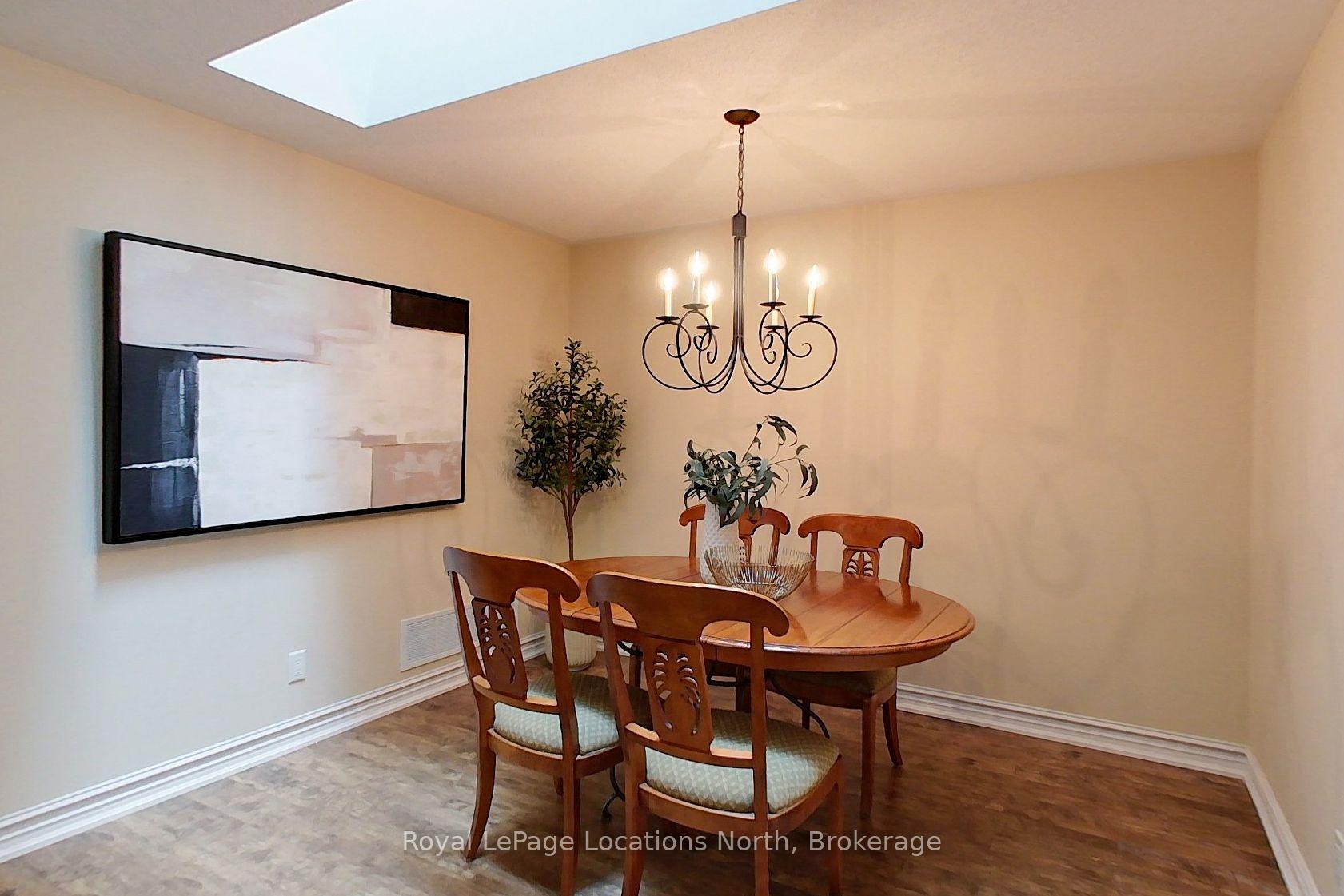Photo 13 of 25 Green Briar Drive, Collingwood — HOMEH