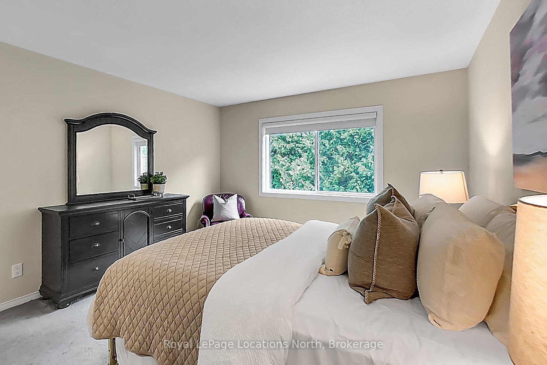 Photo 16 of 25 Green Briar Drive, Collingwood — HOMEH