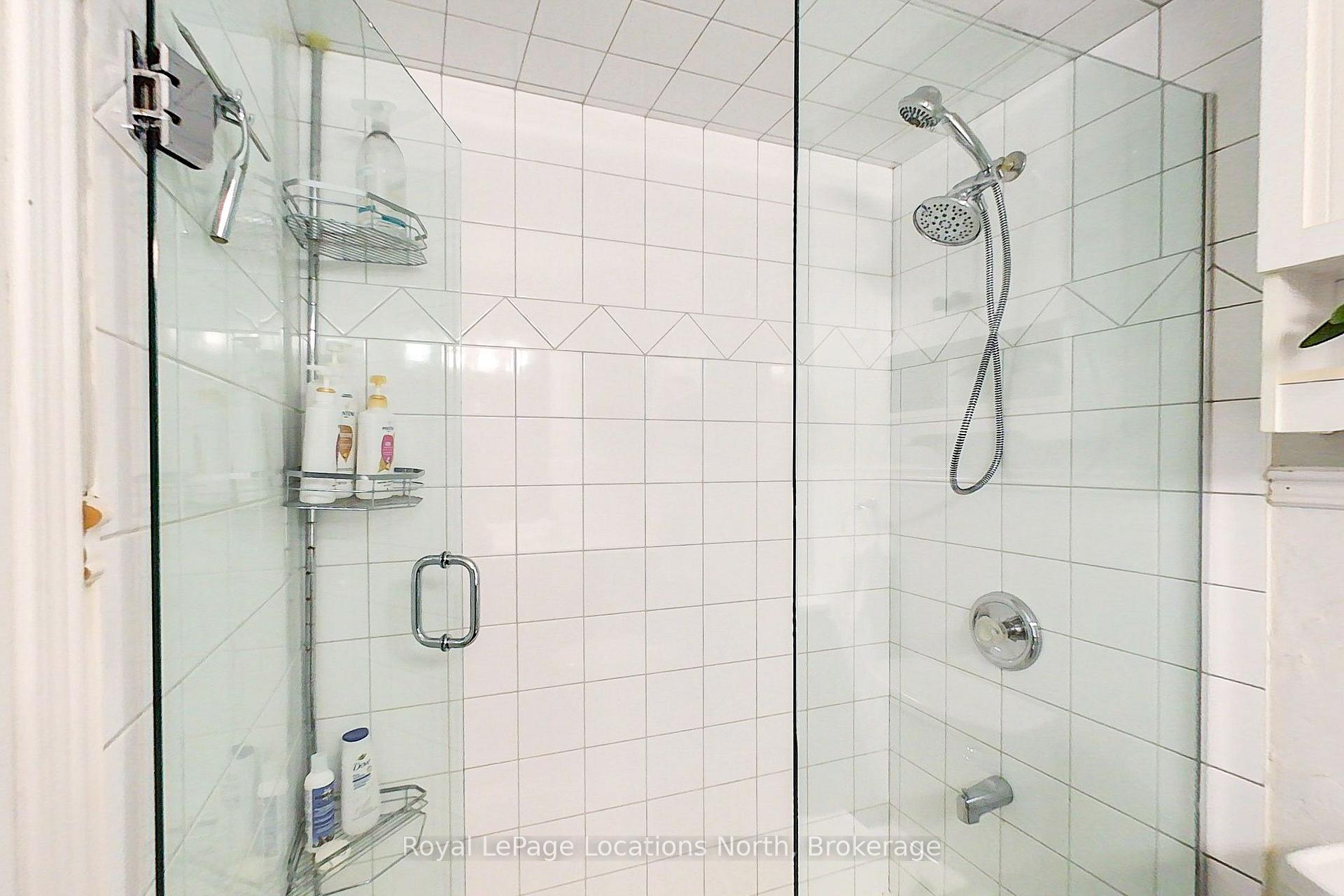 Photo 18 of 25 Green Briar Drive, Collingwood — HOMEH