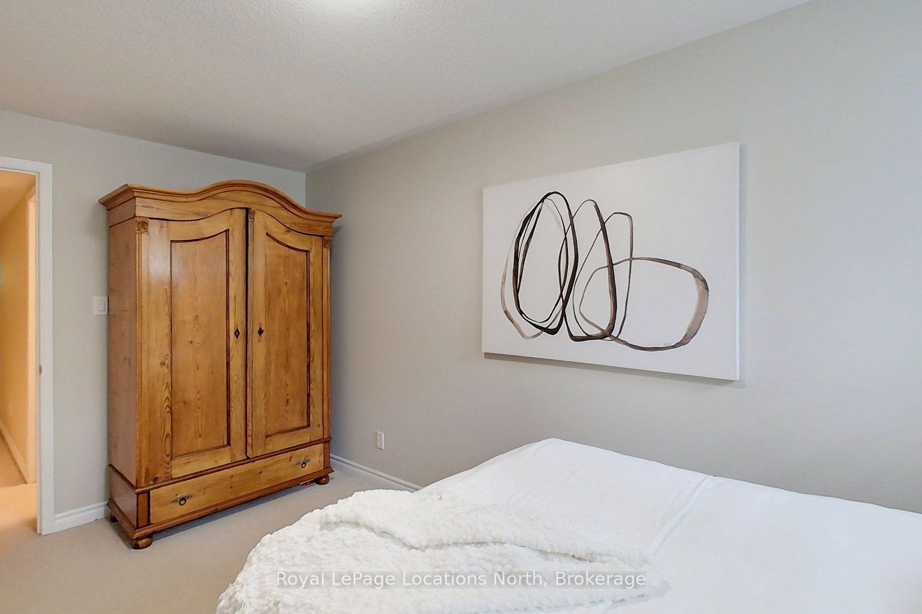 Photo 26 of 25 Green Briar Drive, Collingwood — HOMEH