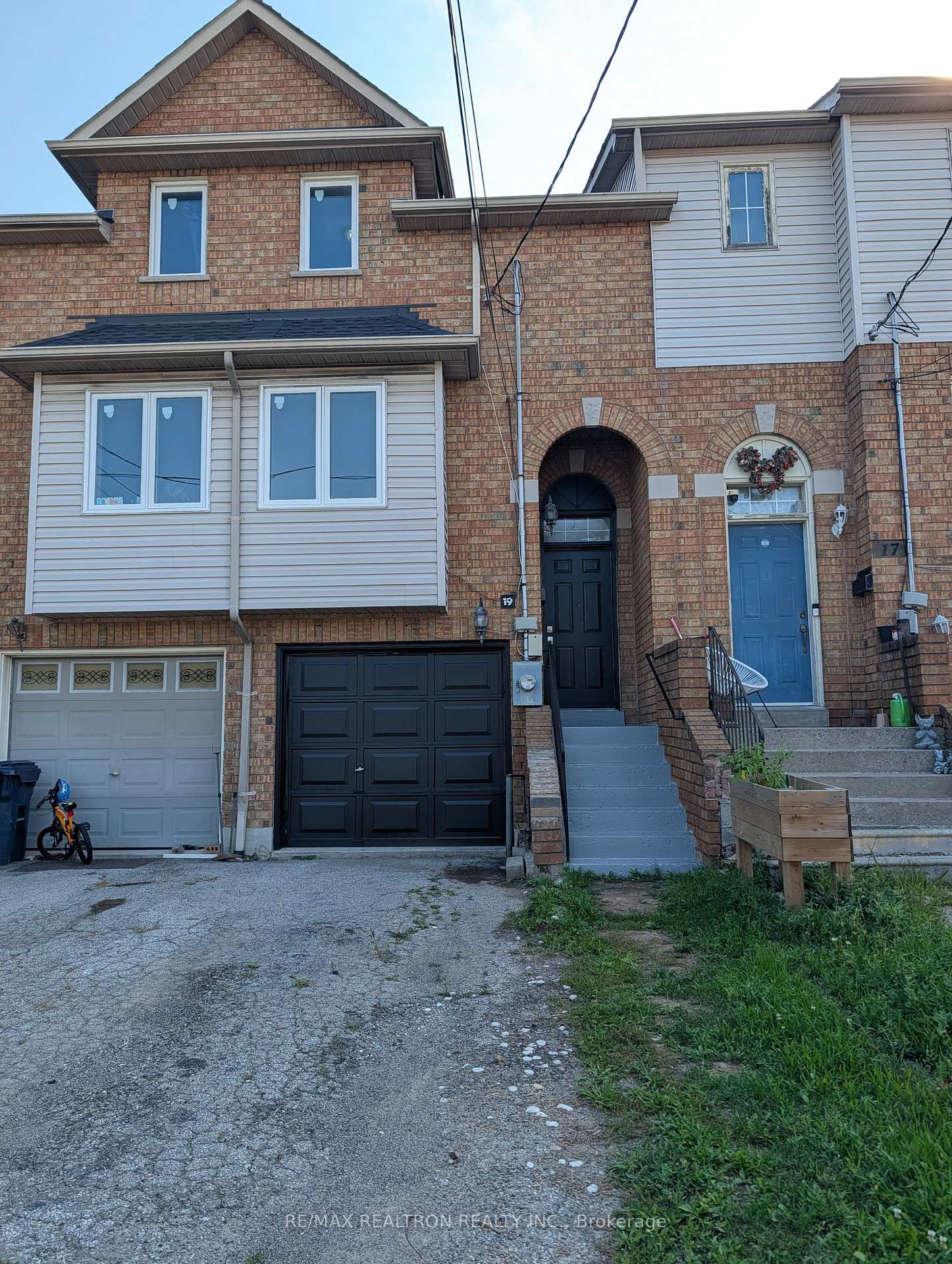 Photo of 19 Warner Avenue