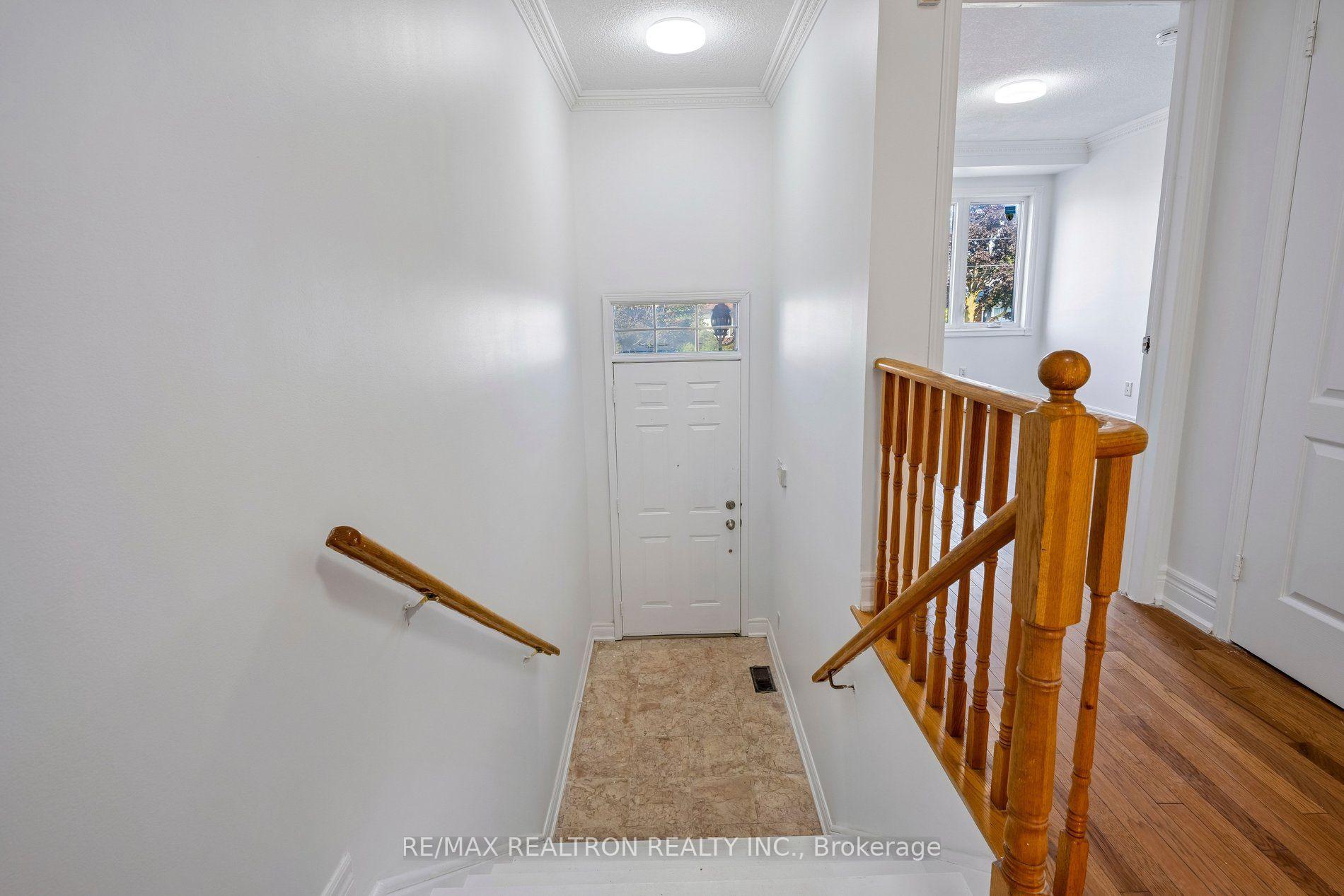 Photo 4 of 19 Warner Avenue, North York, Victoria Village — HOMEH