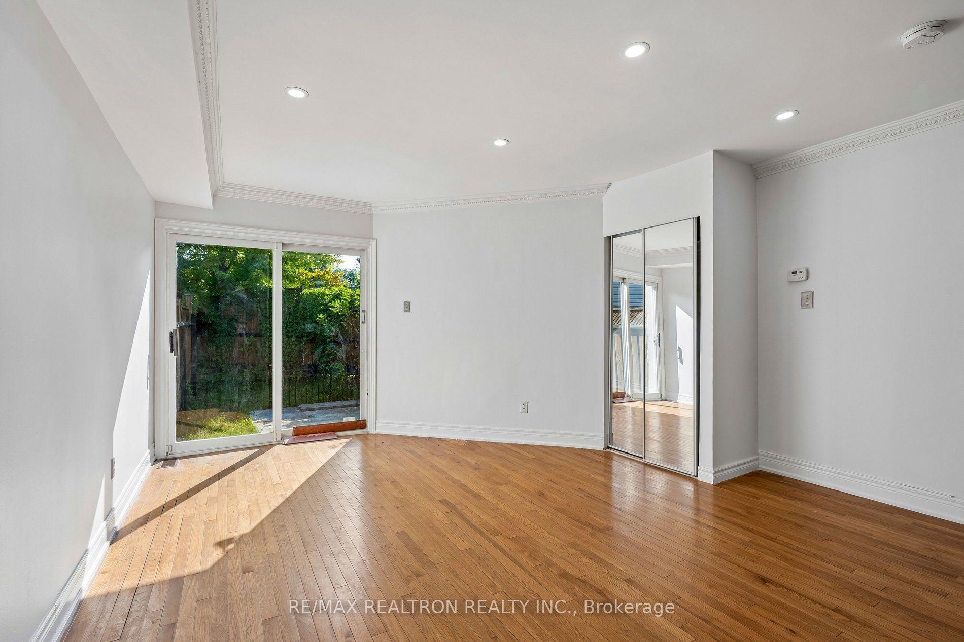 Photo 6 of 19 Warner Avenue, North York, Victoria Village — HOMEH