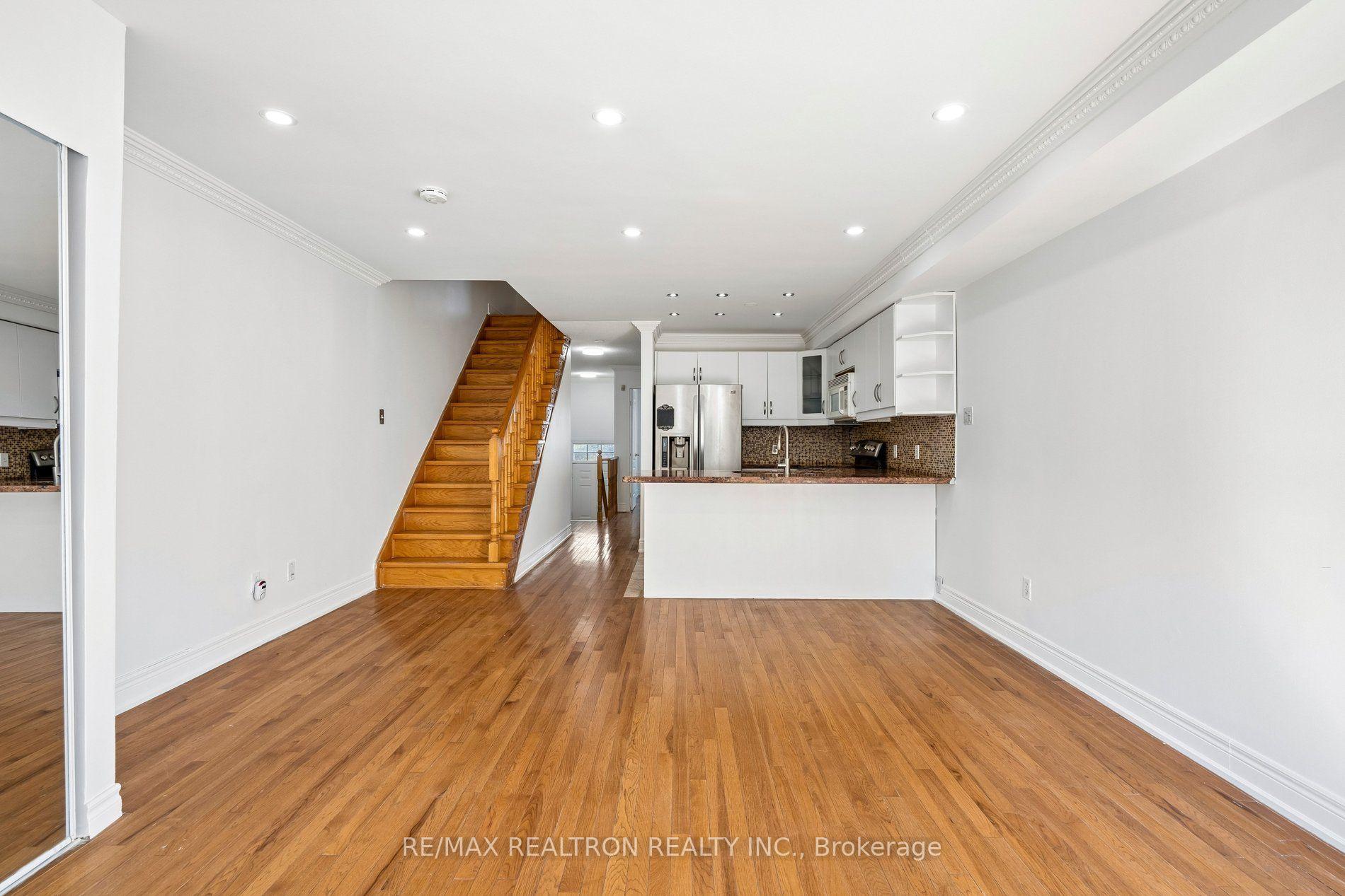 Photo 7 of 19 Warner Avenue, North York, Victoria Village — HOMEH