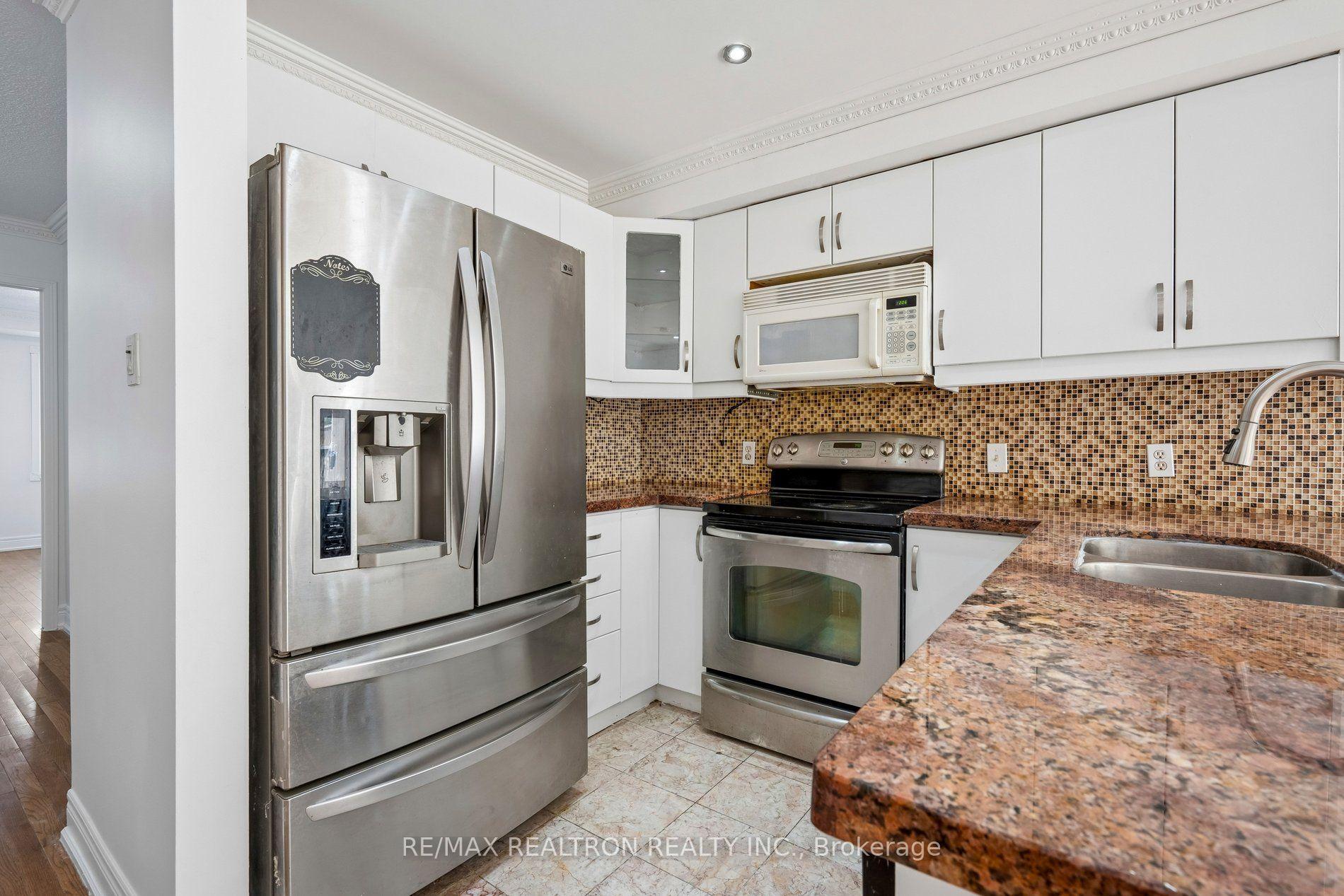 Photo 10 of 19 Warner Avenue, North York, Victoria Village — HOMEH