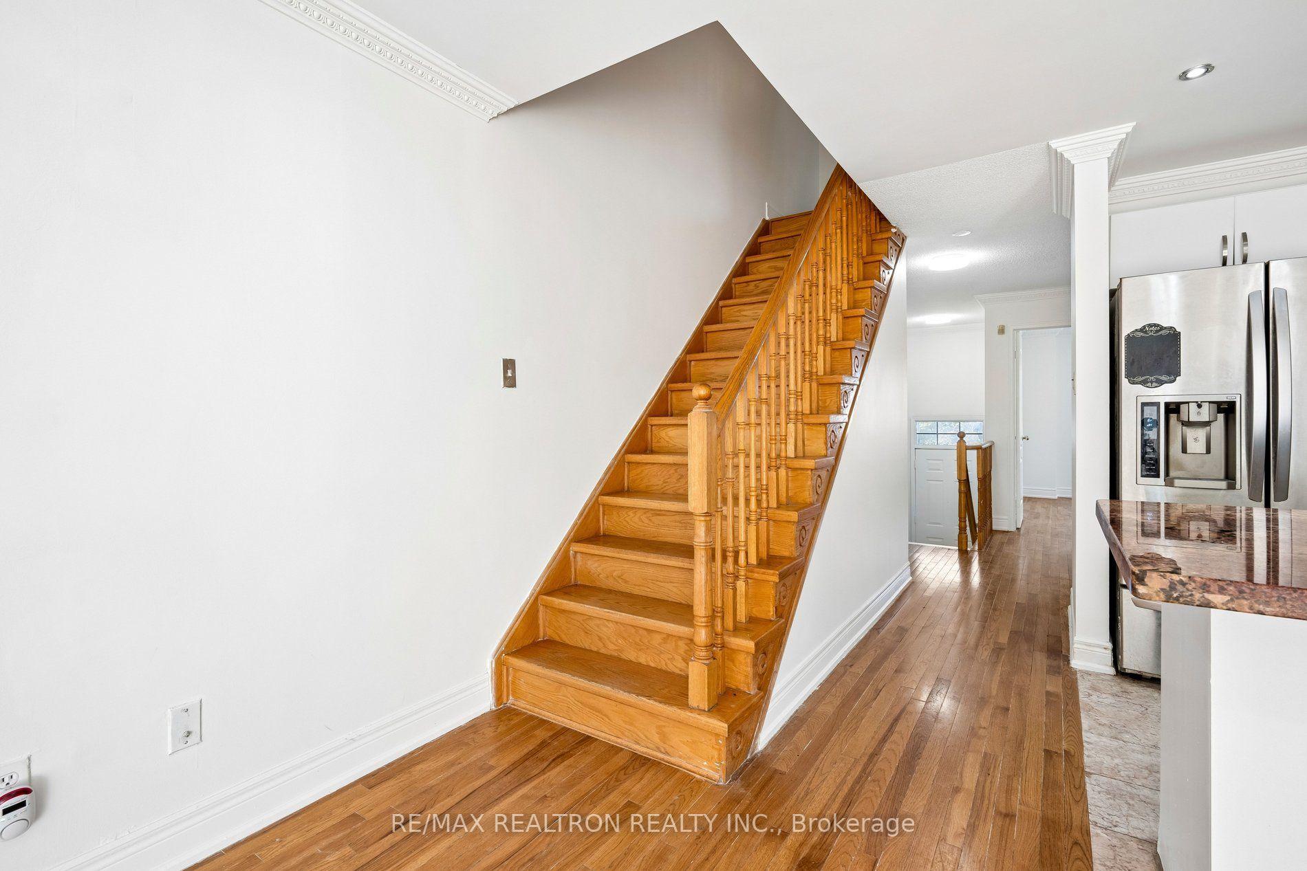 Photo 11 of 19 Warner Avenue, North York, Victoria Village — HOMEH