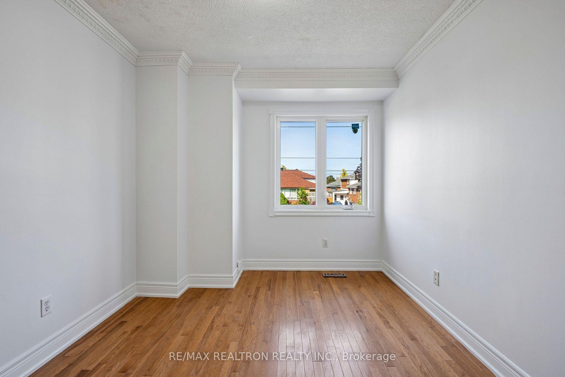 Photo 12 of 19 Warner Avenue, North York, Victoria Village — HOMEH