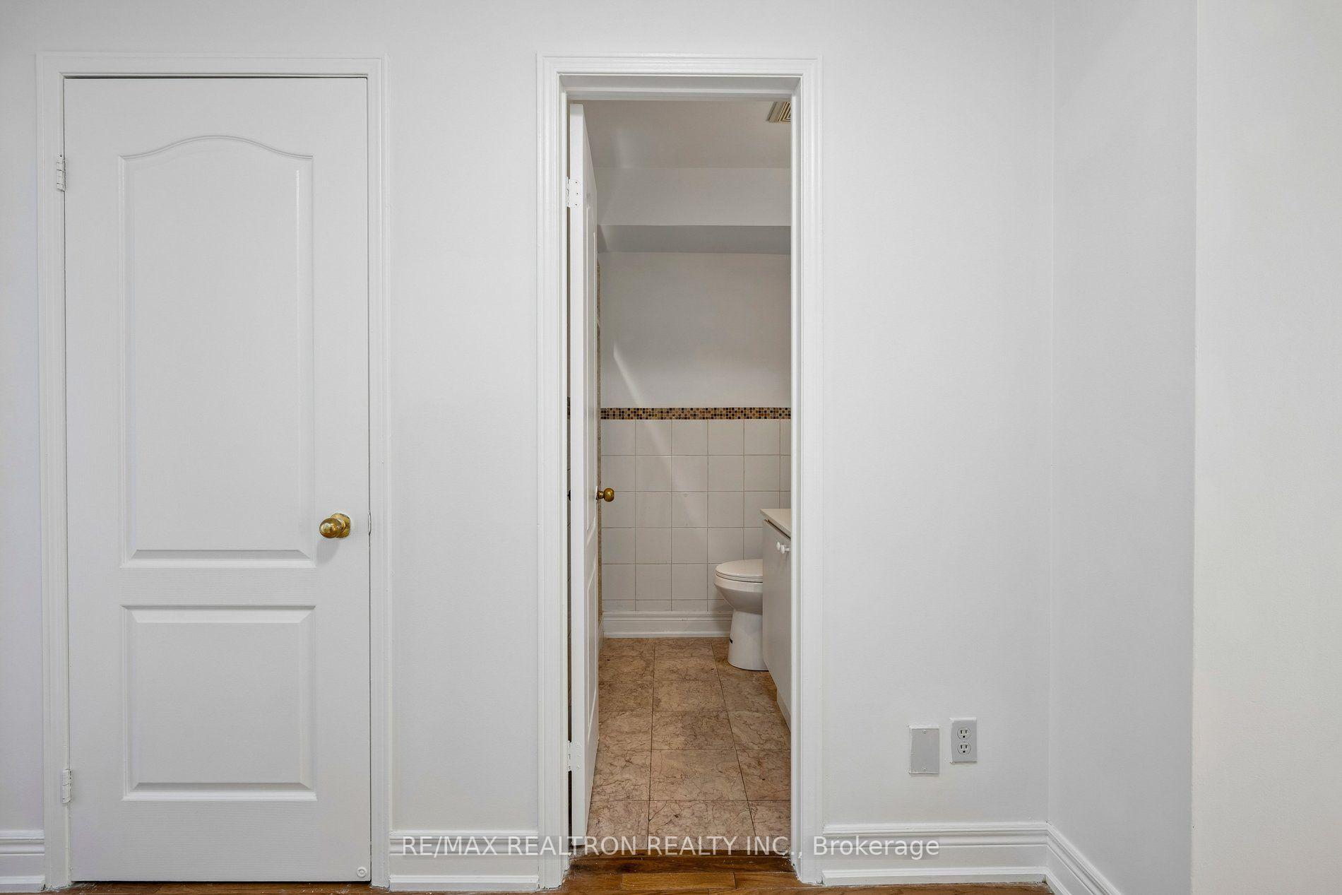 Photo 14 of 19 Warner Avenue, North York, Victoria Village — HOMEH