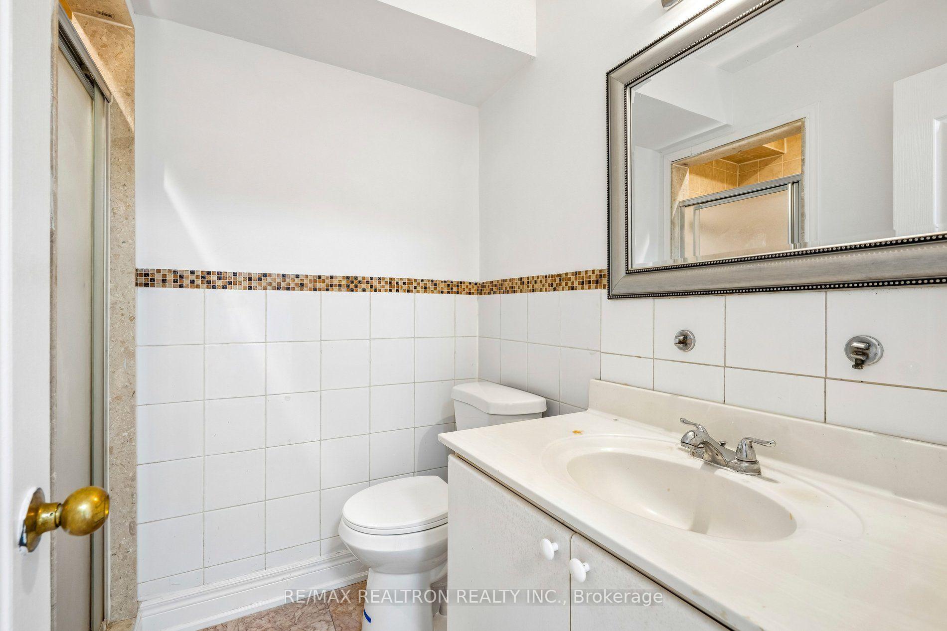 Photo 15 of 19 Warner Avenue, North York, Victoria Village — HOMEH