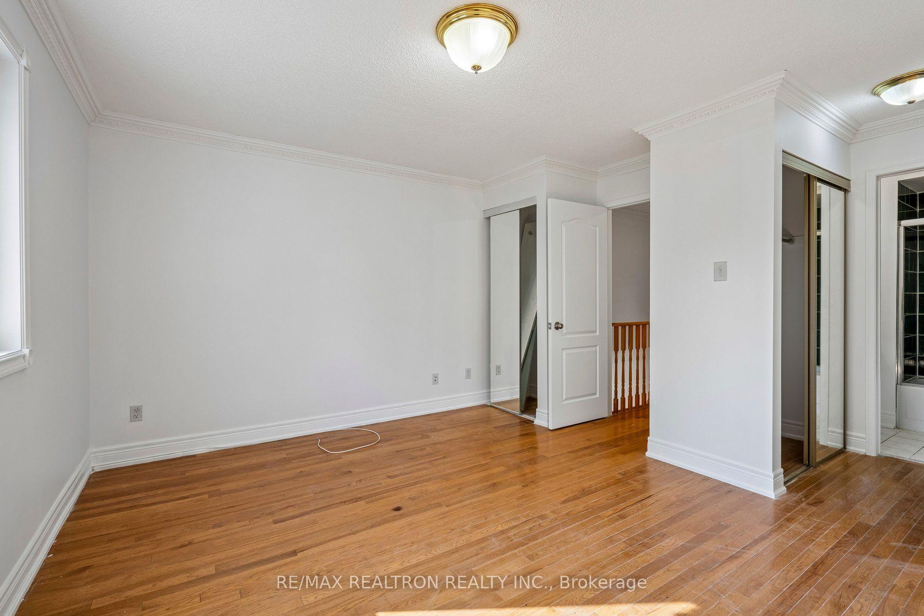 Photo 17 of 19 Warner Avenue, North York, Victoria Village — HOMEH