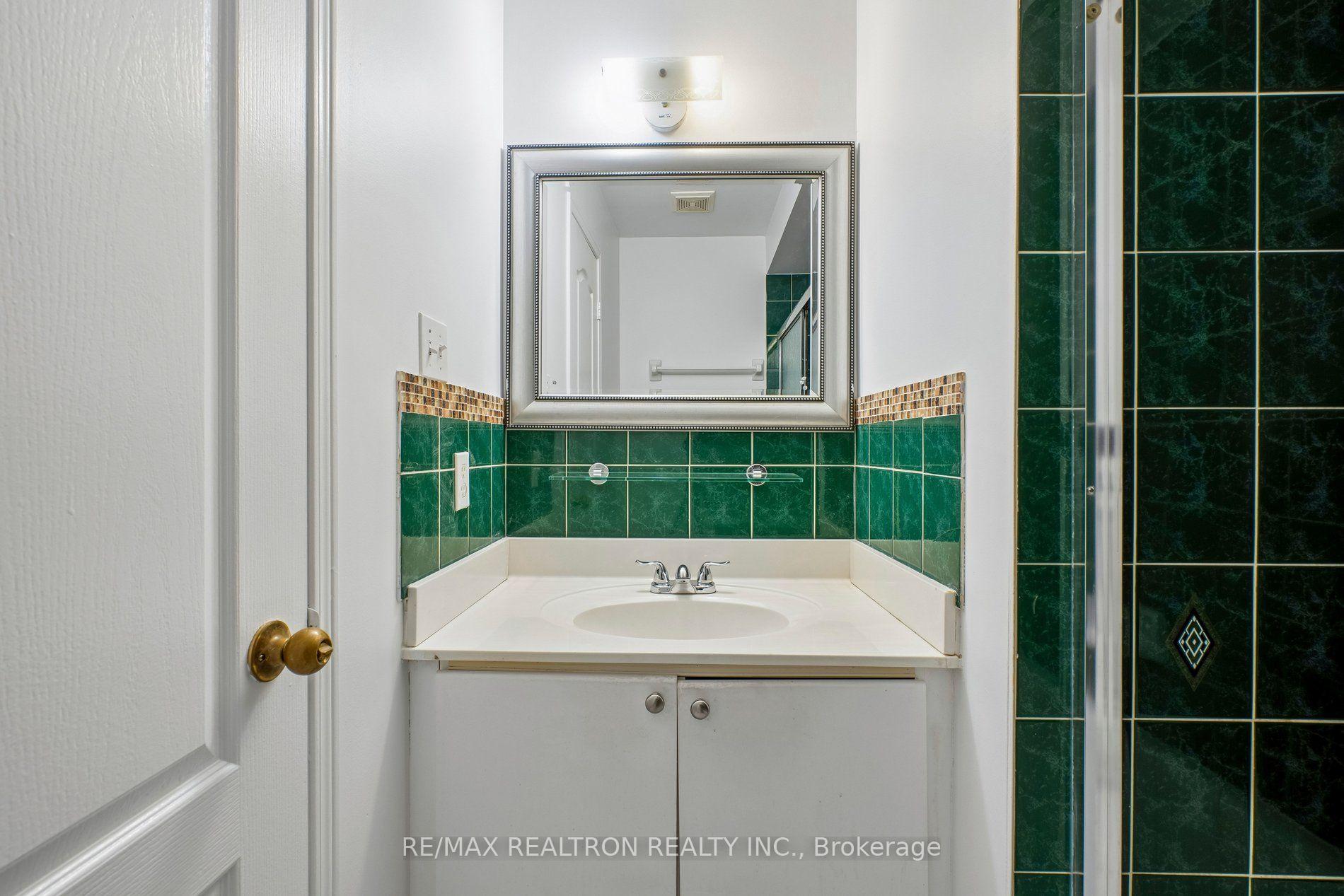 Photo 20 of 19 Warner Avenue, North York, Victoria Village — HOMEH