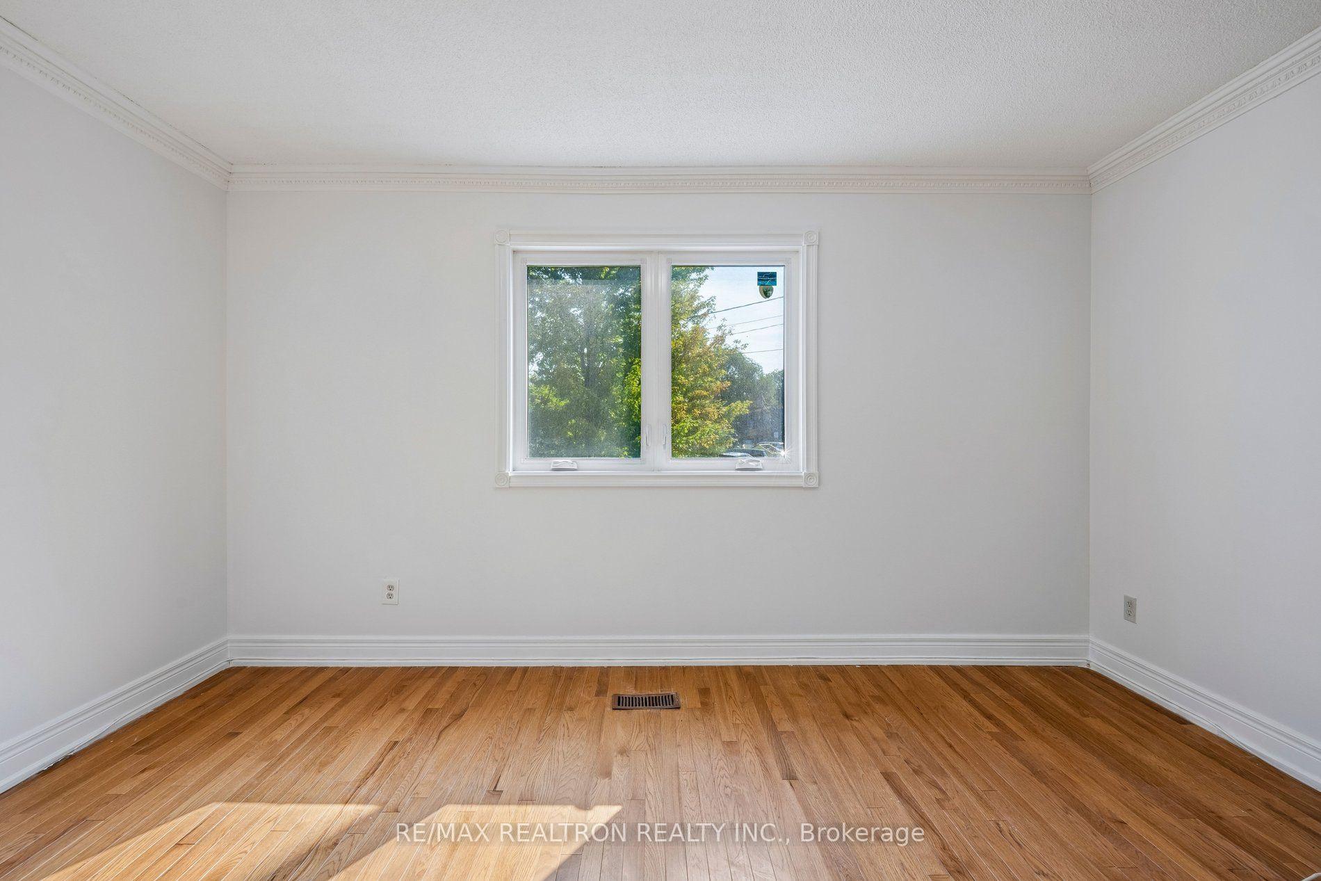 Photo 21 of 19 Warner Avenue, North York, Victoria Village — HOMEH