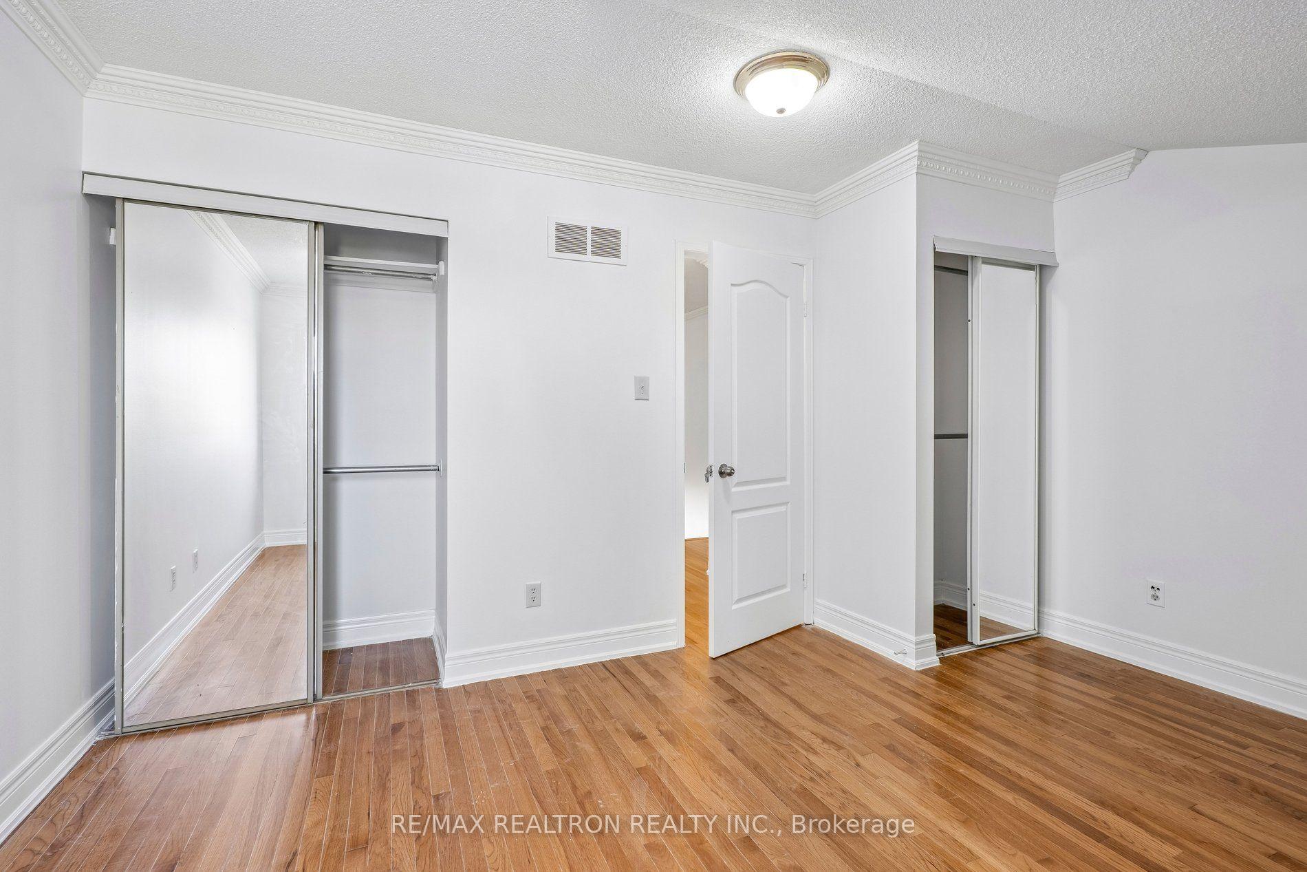 Photo 23 of 19 Warner Avenue, North York, Victoria Village — HOMEH