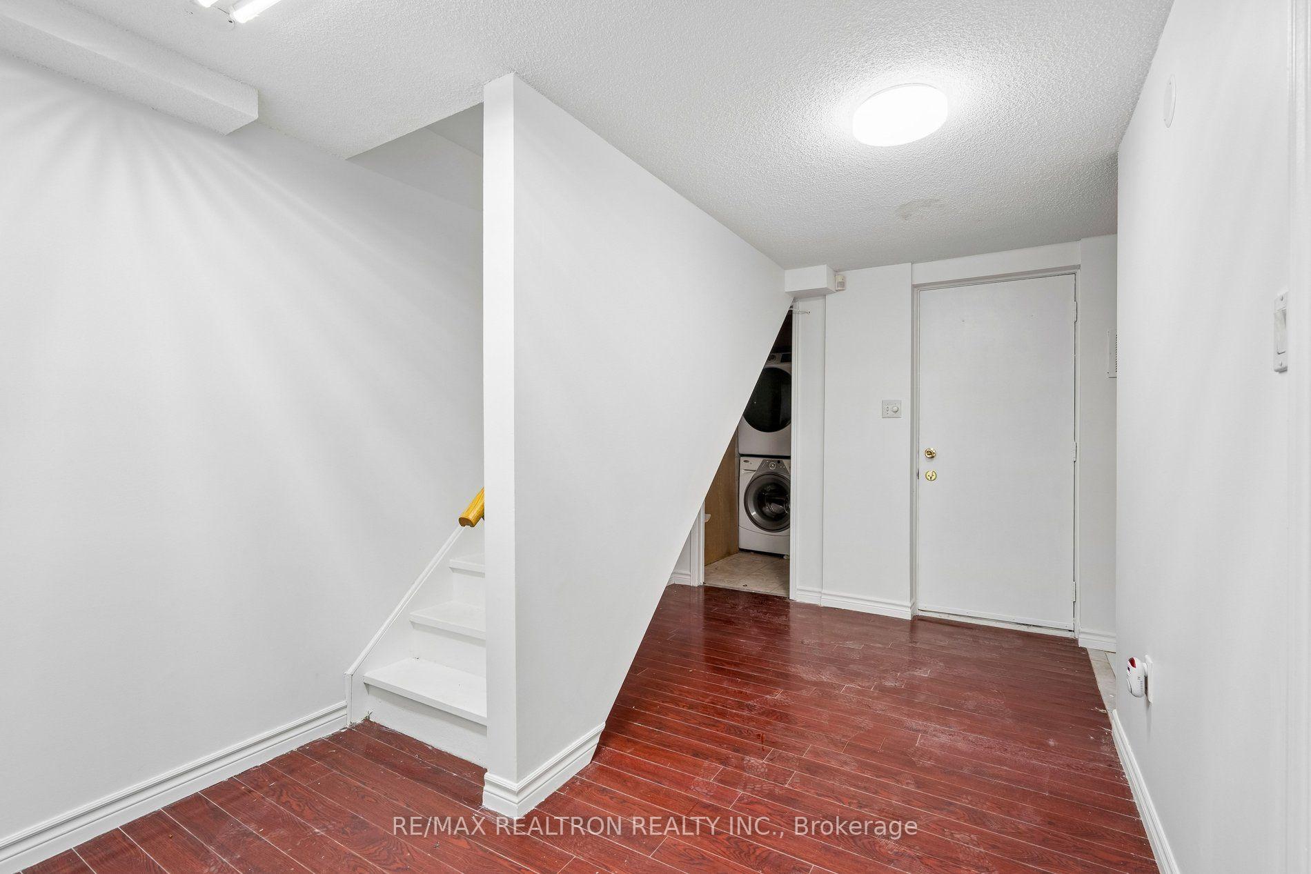 Photo 25 of 19 Warner Avenue, North York, Victoria Village — HOMEH