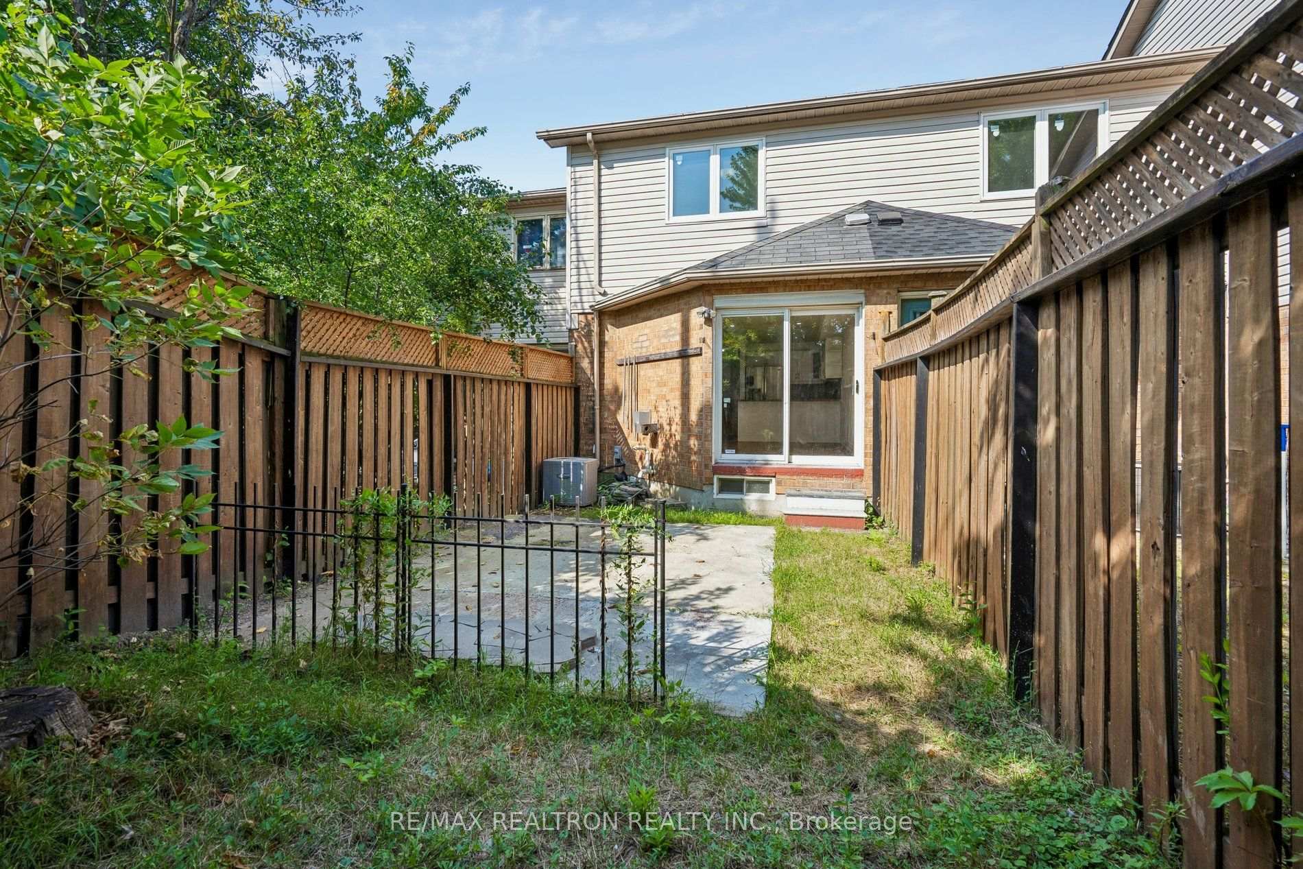 Photo 29 of 19 Warner Avenue, North York, Victoria Village — HOMEH