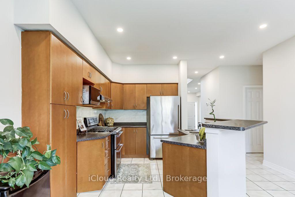 Photo 11 of 40 Ralph Chalmers Avenue, Markham, Wismer — HOMEH