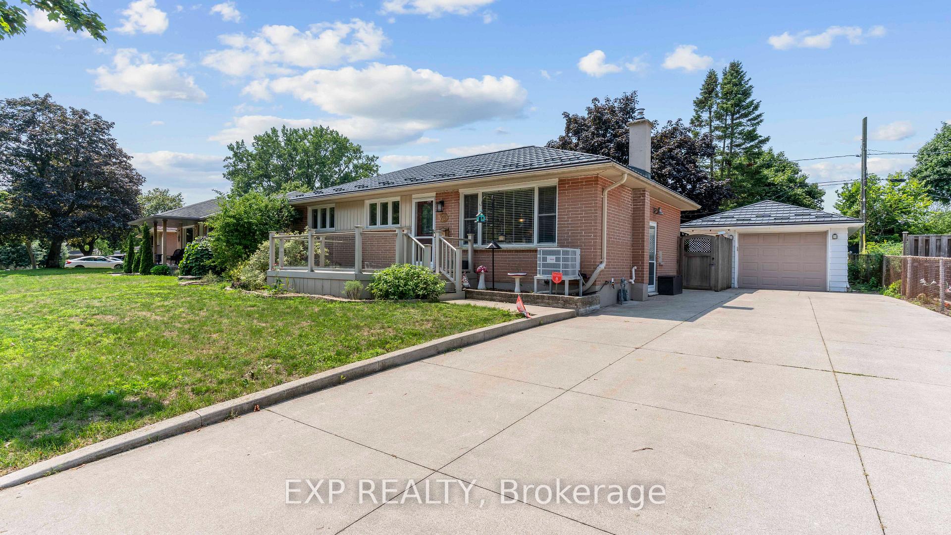 Photo of 295 Tweedsmuir Avenue