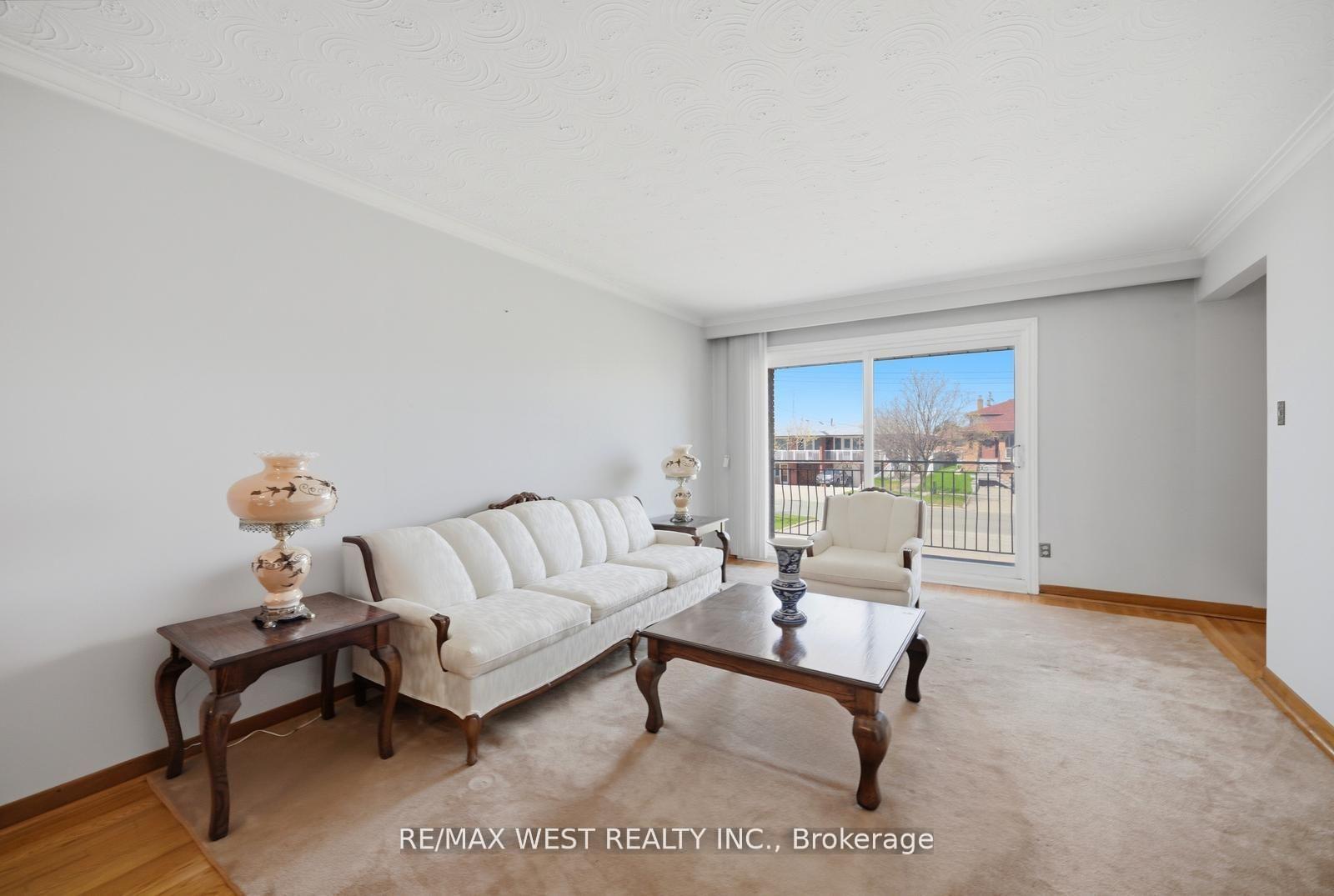 Photo 4 of 111 Shoreham Drive, North York, Black Creek — HOMEH