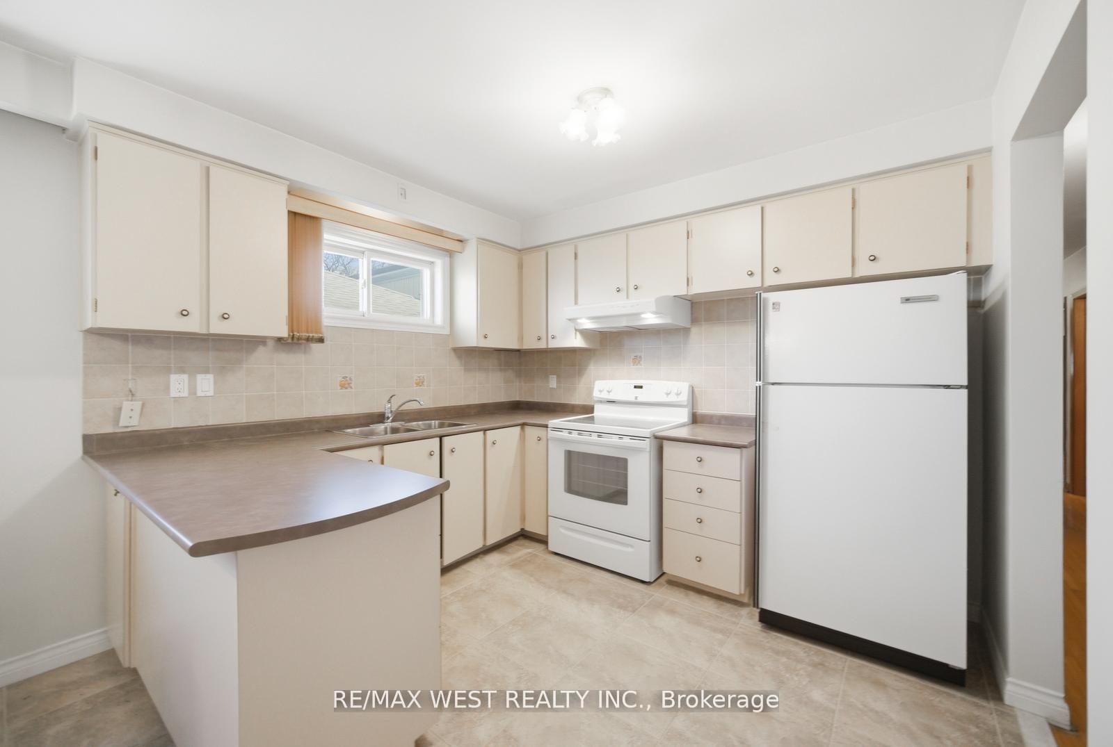 Photo 6 of 111 Shoreham Drive, North York, Black Creek — HOMEH
