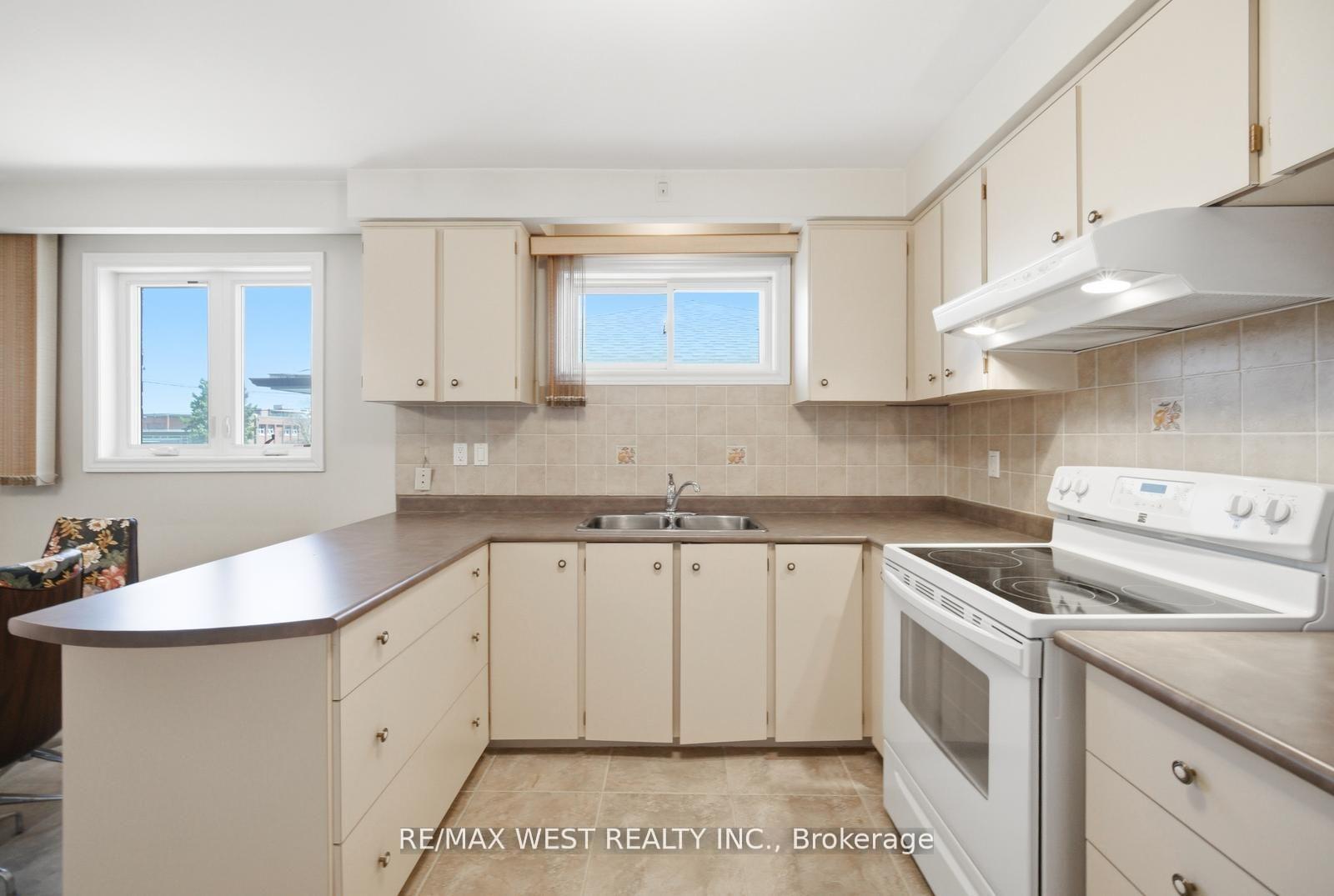 Photo 7 of 111 Shoreham Drive, North York, Black Creek — HOMEH