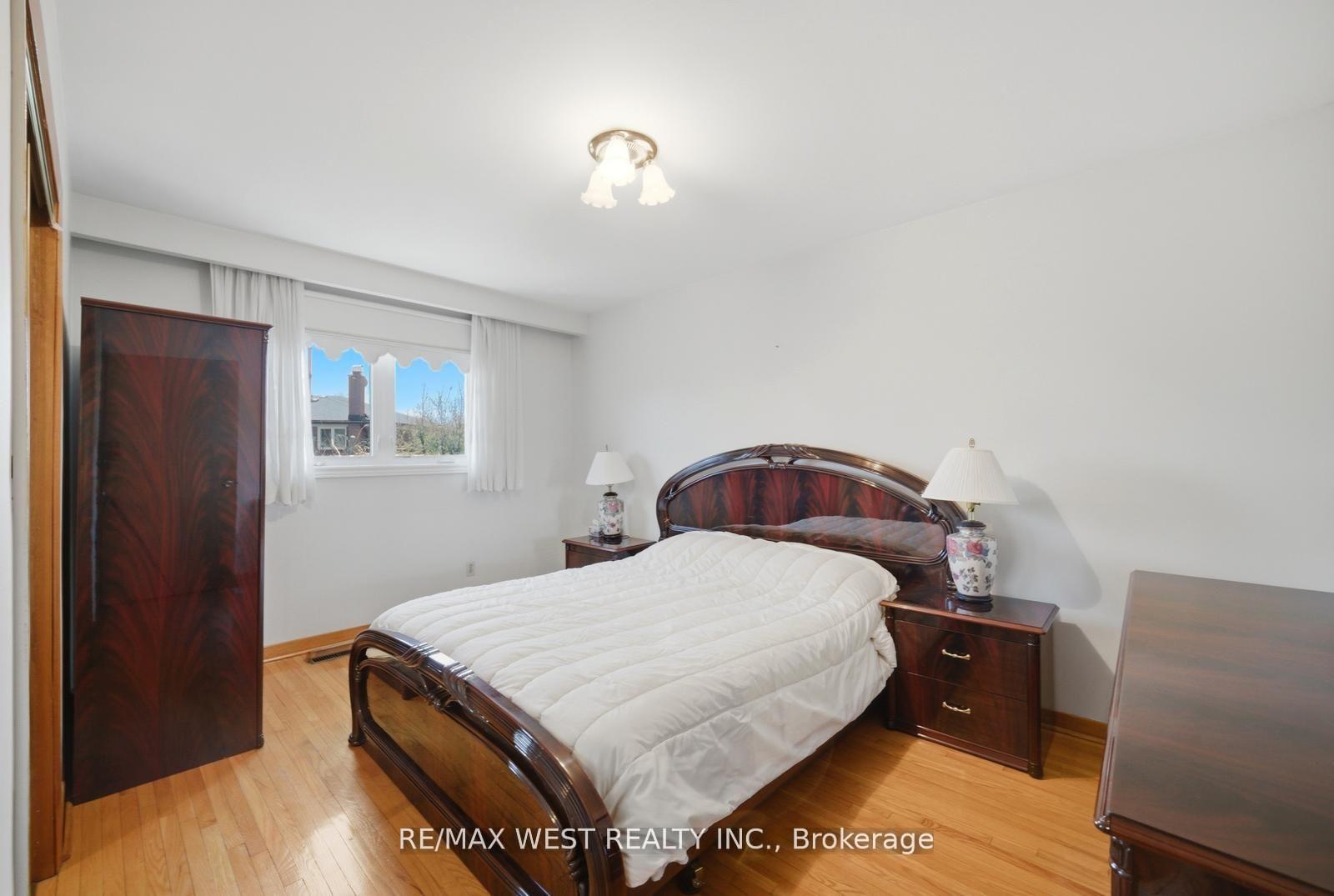 Photo 11 of 111 Shoreham Drive, North York, Black Creek — HOMEH