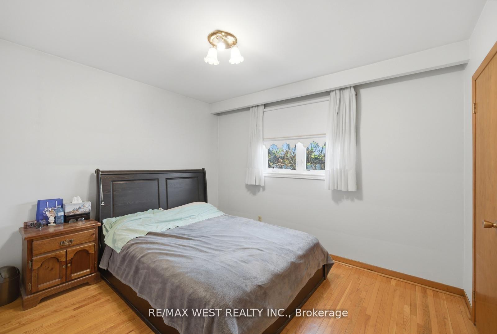 Photo 12 of 111 Shoreham Drive, North York, Black Creek — HOMEH