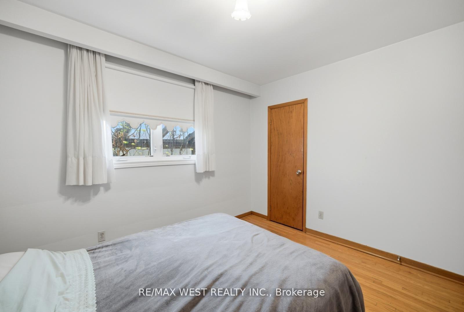 Photo 13 of 111 Shoreham Drive, North York, Black Creek — HOMEH