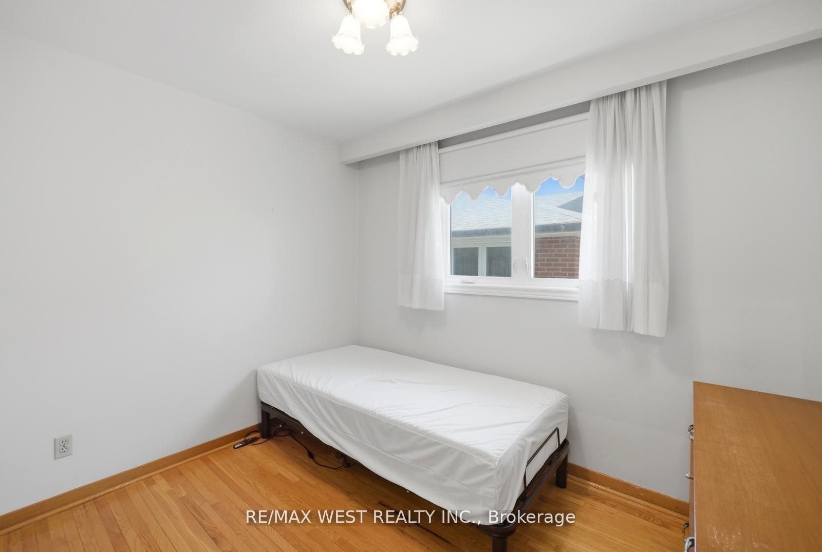 Photo 15 of 111 Shoreham Drive, North York, Black Creek — HOMEH