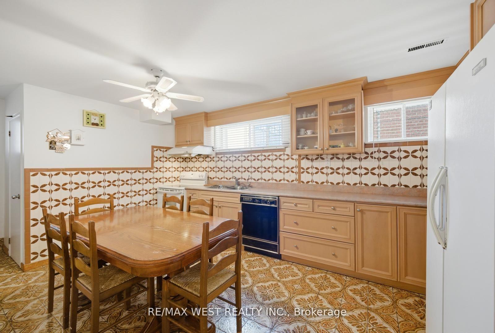 Photo 20 of 111 Shoreham Drive, North York, Black Creek — HOMEH