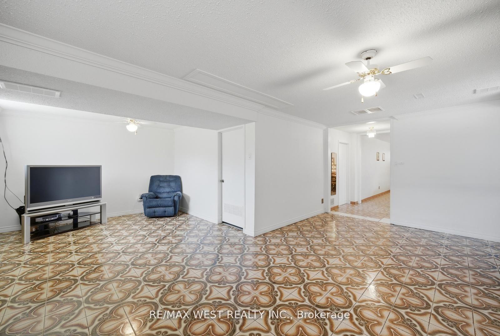 Photo 22 of 111 Shoreham Drive, North York, Black Creek — HOMEH
