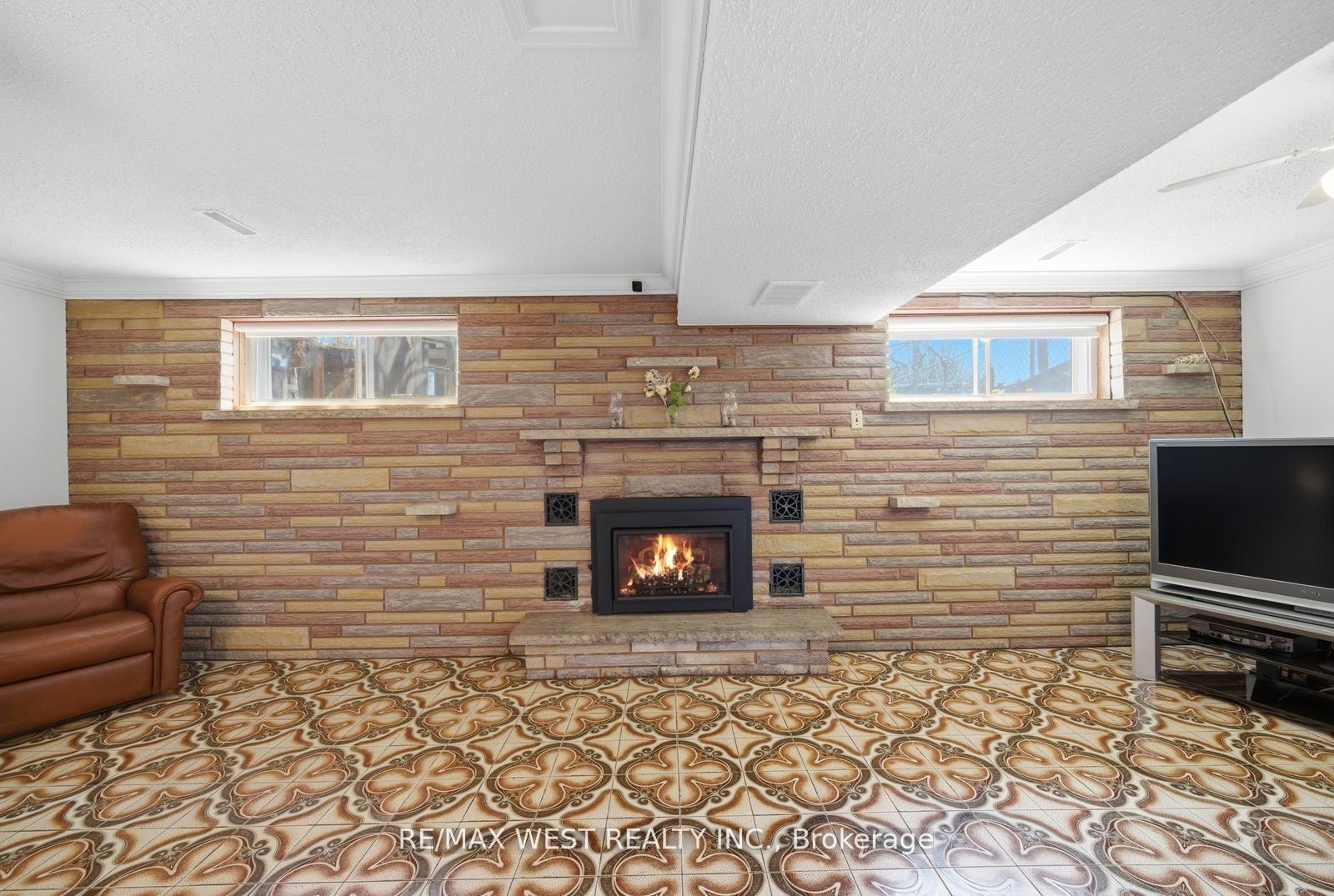 Photo 23 of 111 Shoreham Drive, North York, Black Creek — HOMEH