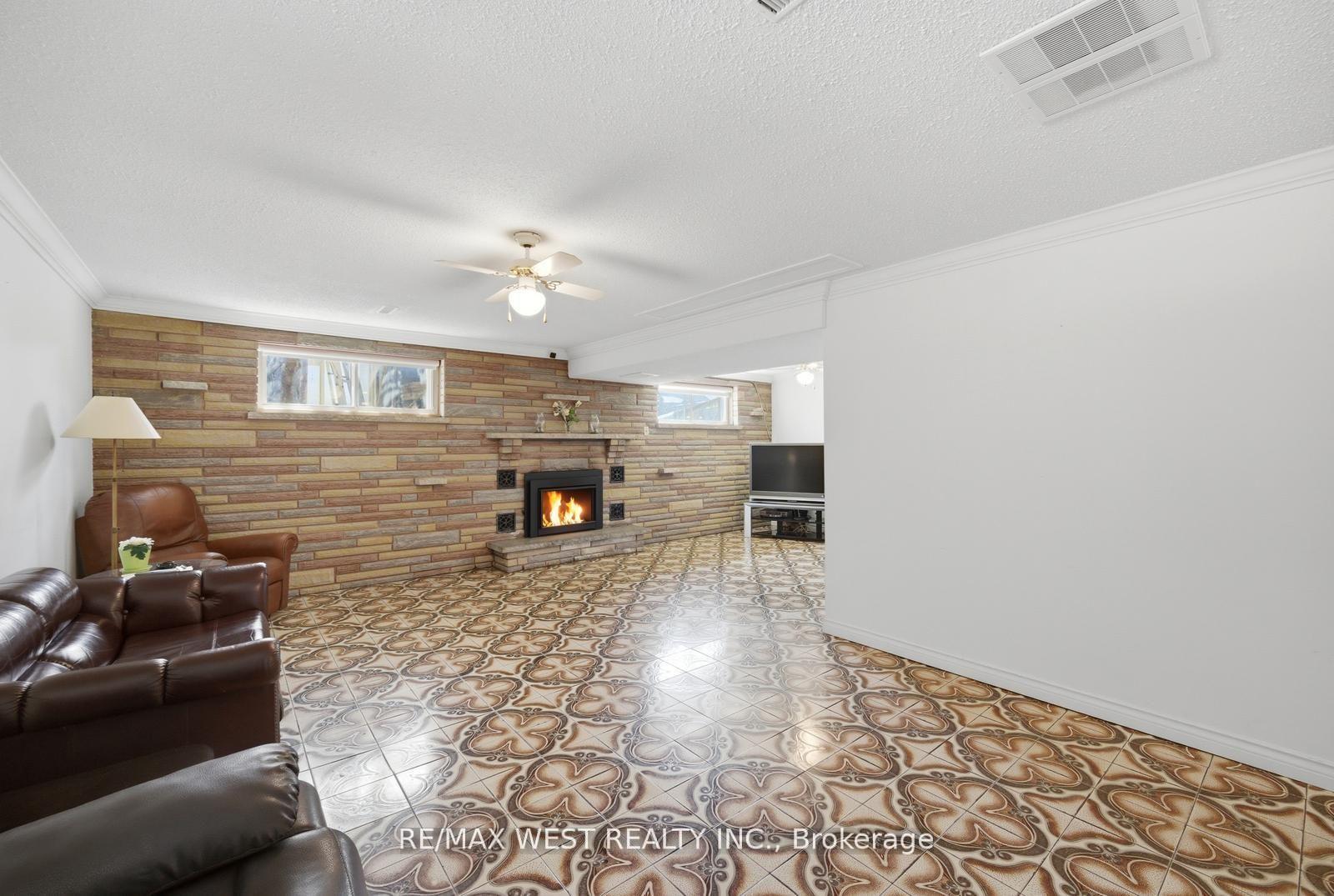 Photo 24 of 111 Shoreham Drive, North York, Black Creek — HOMEH