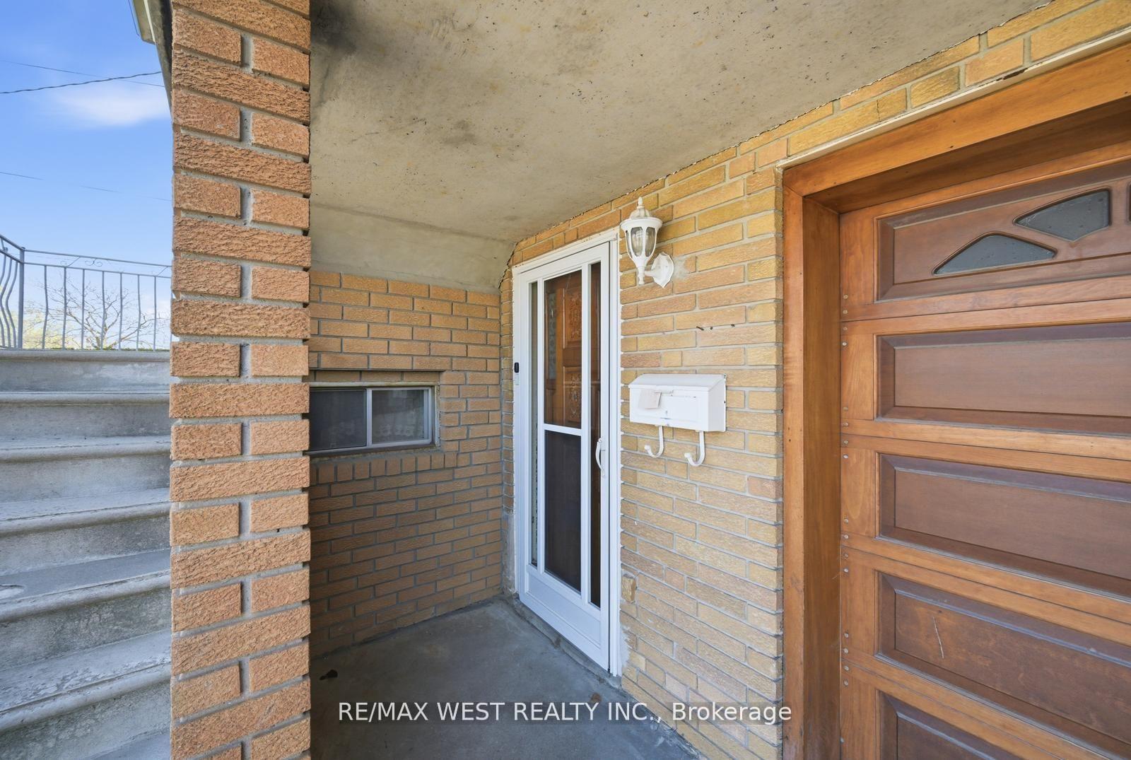 Photo 29 of 111 Shoreham Drive, North York, Black Creek — HOMEH
