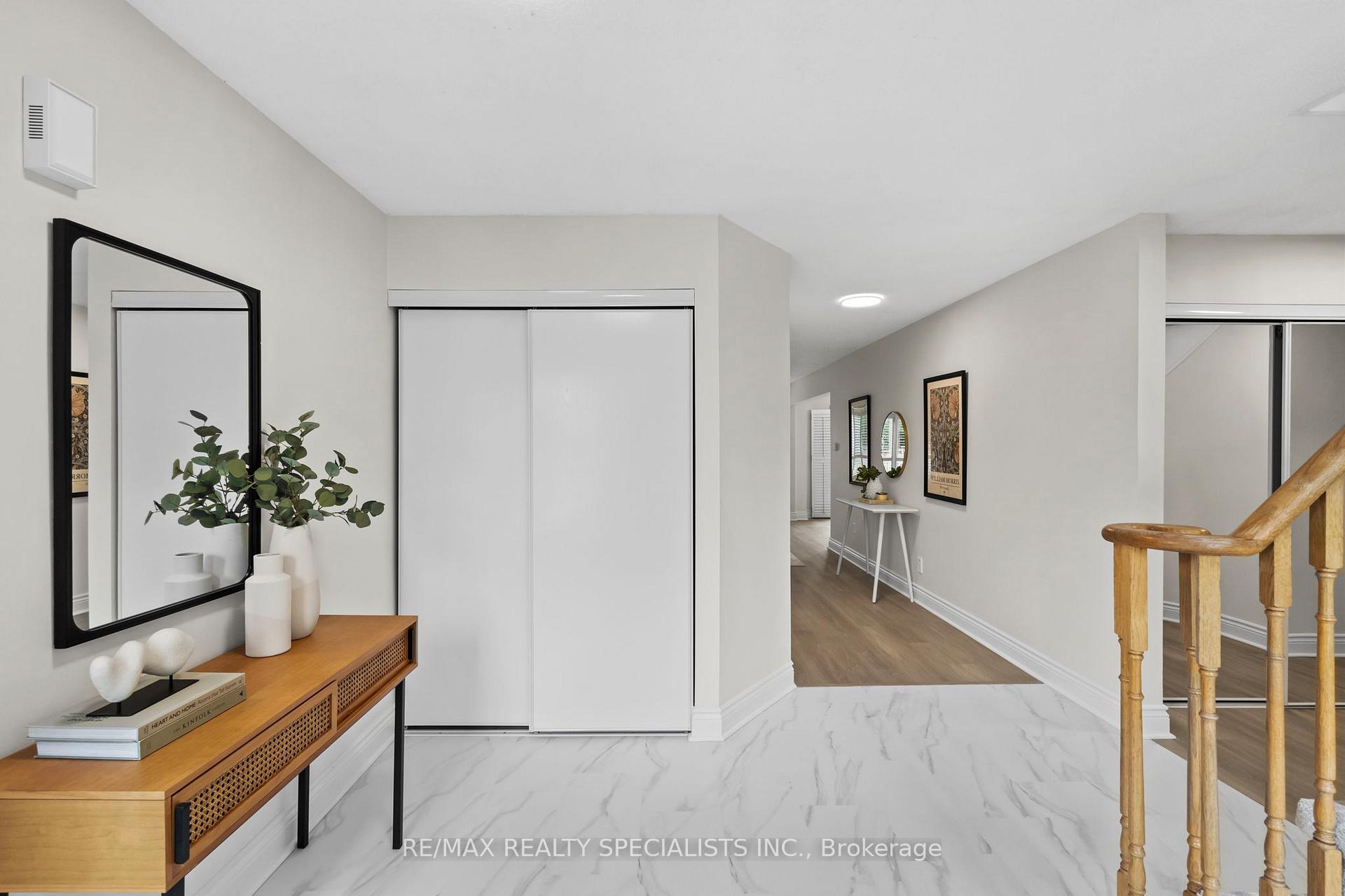 Photo 3 of 38 Springfield Way, Vaughan, Crestwood-Springfarm-Yorkhill — HOMEH