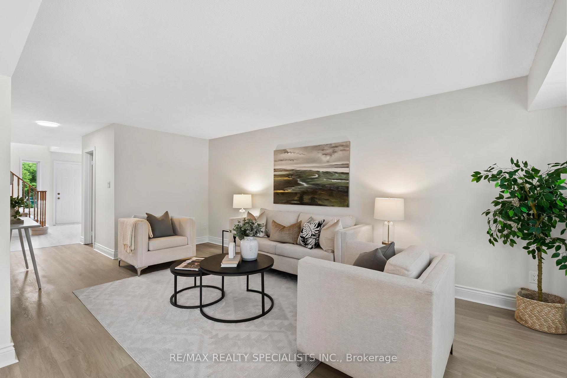Photo 5 of 38 Springfield Way, Vaughan, Crestwood-Springfarm-Yorkhill — HOMEH