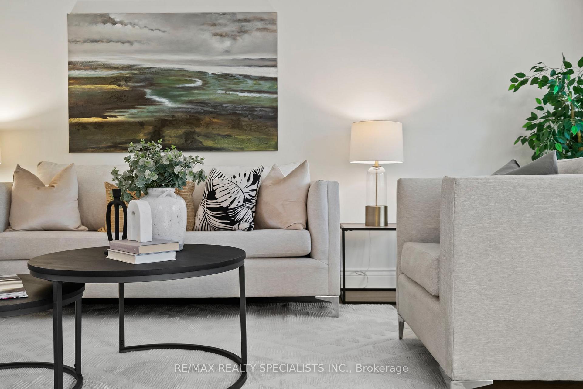 Photo 6 of 38 Springfield Way, Vaughan, Crestwood-Springfarm-Yorkhill — HOMEH