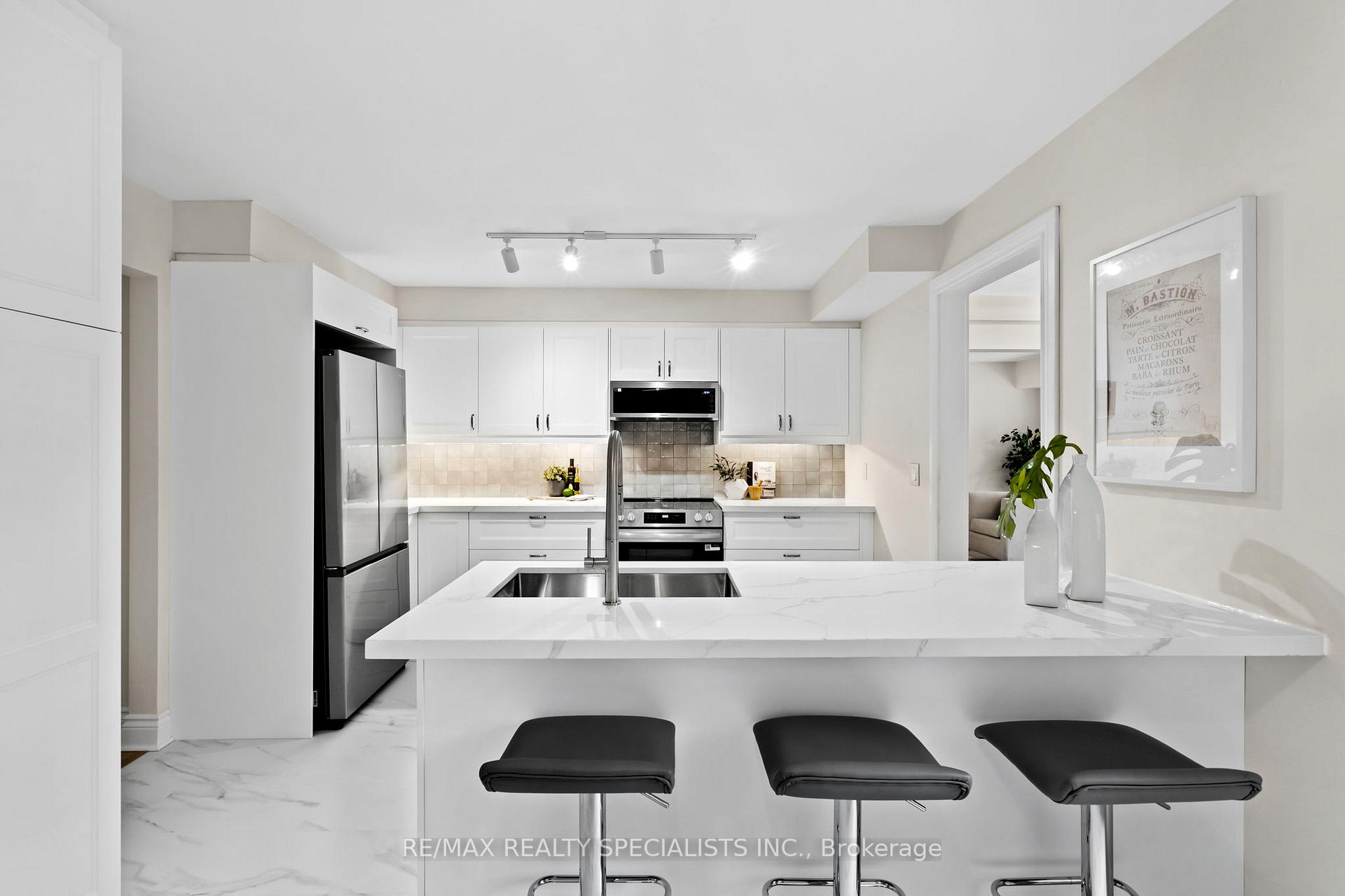 Photo 11 of 38 Springfield Way, Vaughan, Crestwood-Springfarm-Yorkhill — HOMEH