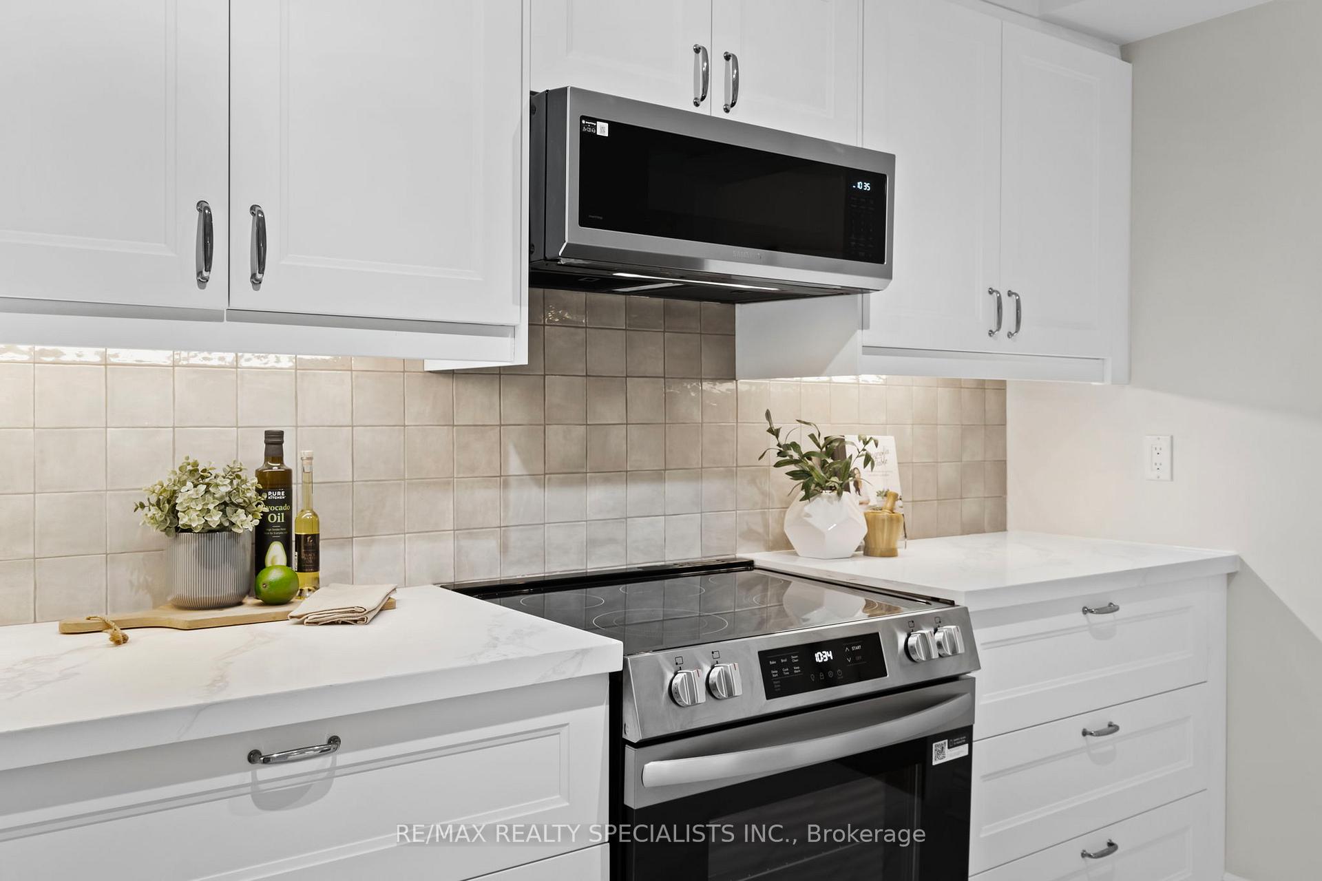 Photo 16 of 38 Springfield Way, Vaughan, Crestwood-Springfarm-Yorkhill — HOMEH