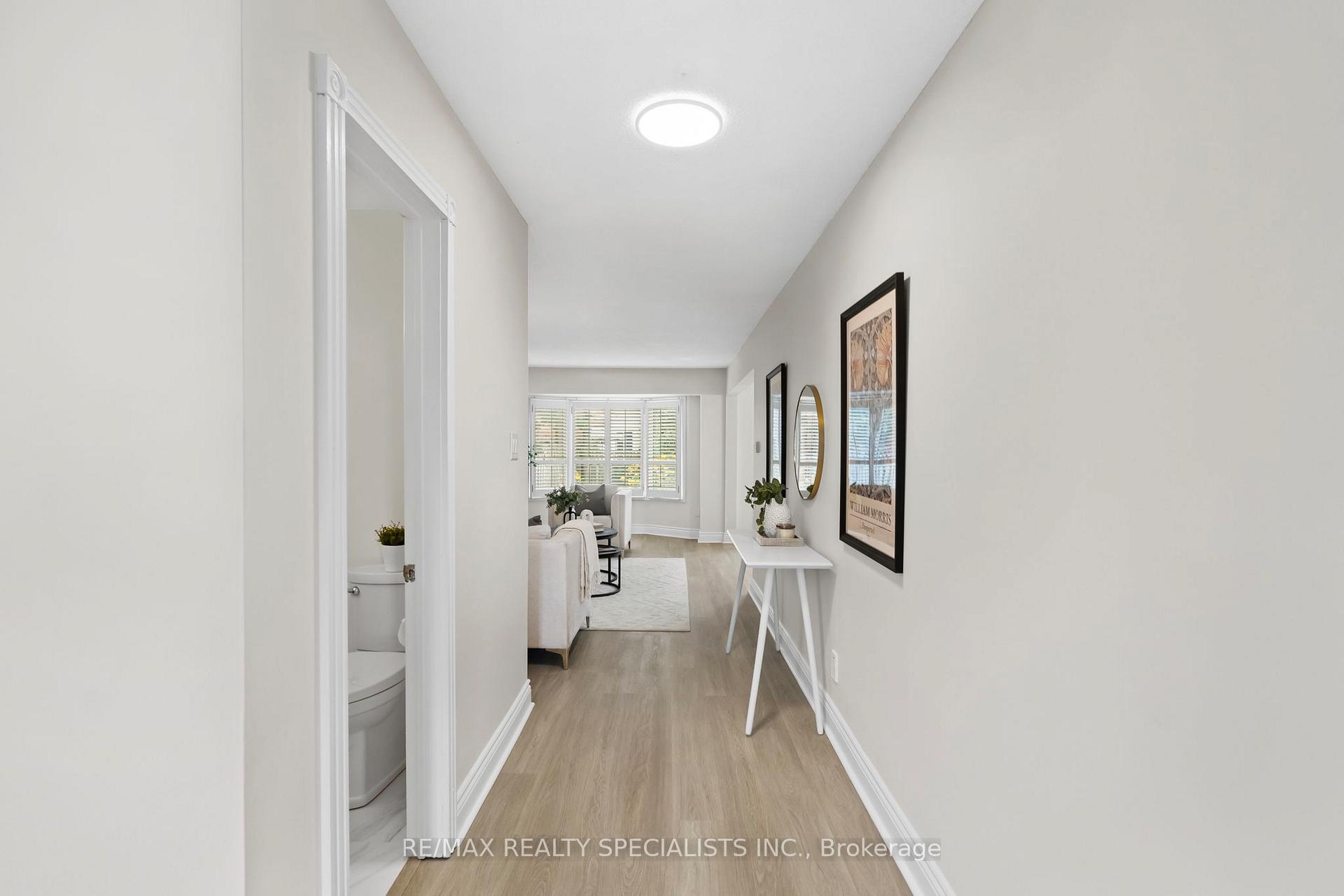 Photo 18 of 38 Springfield Way, Vaughan, Crestwood-Springfarm-Yorkhill — HOMEH